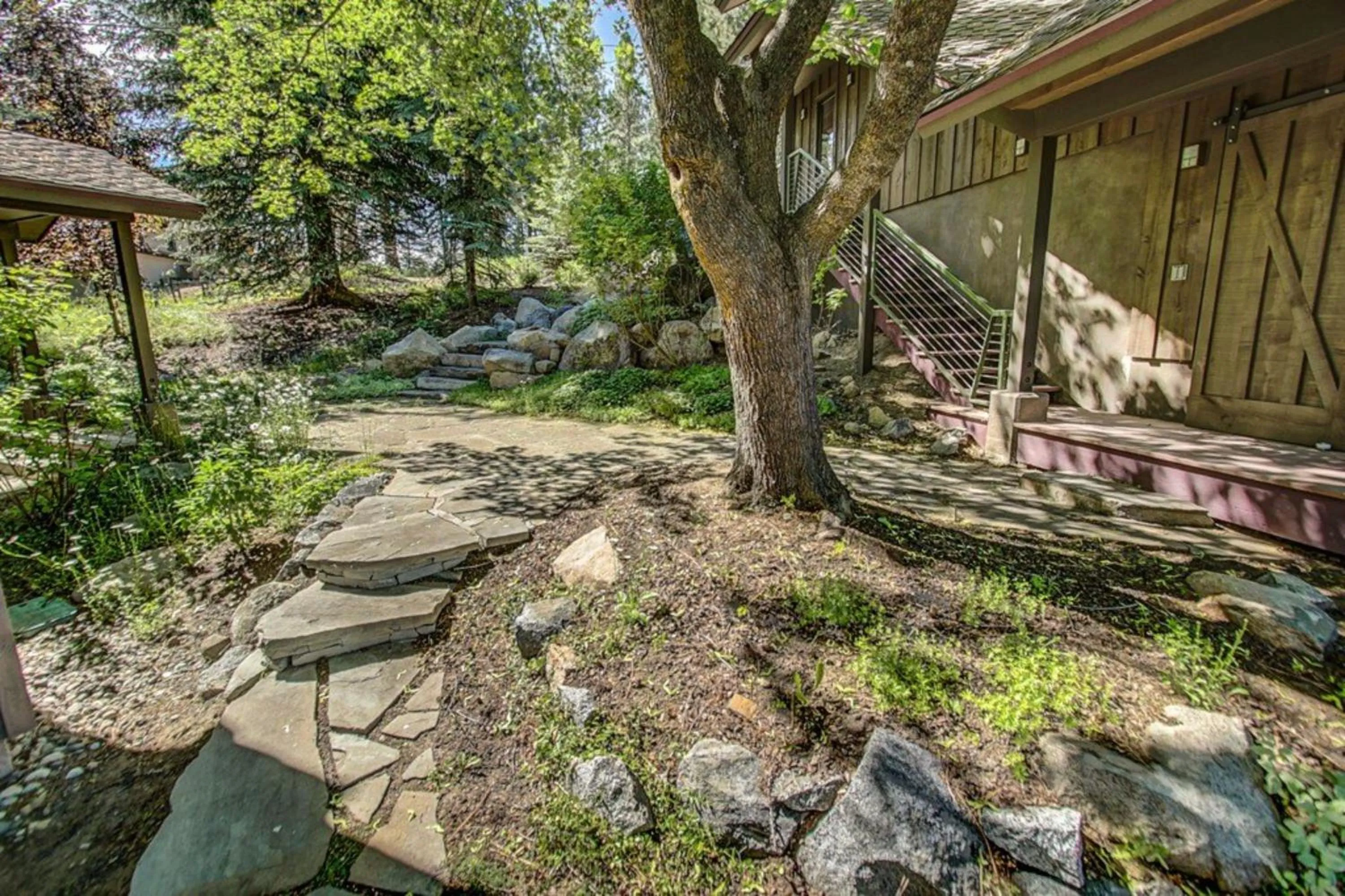 Garden in Mackinaw Manor by Casago McCall - Donerightmanagement