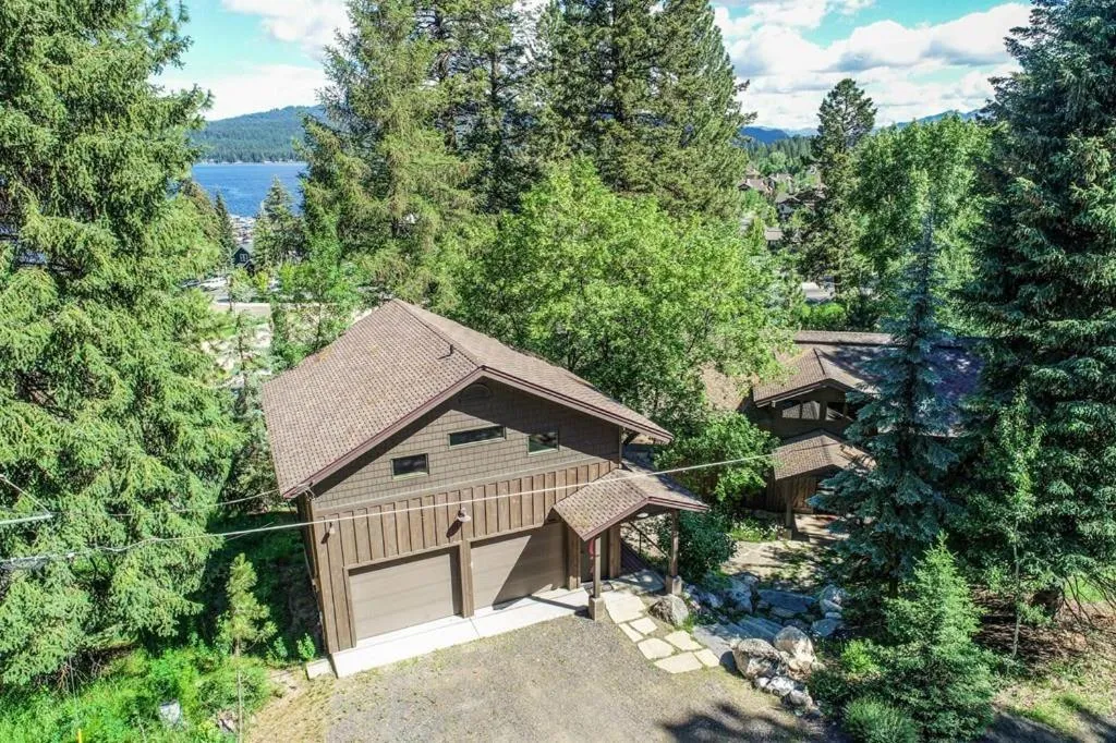 Mackinaw Manor by Casago McCall - Donerightmanagement