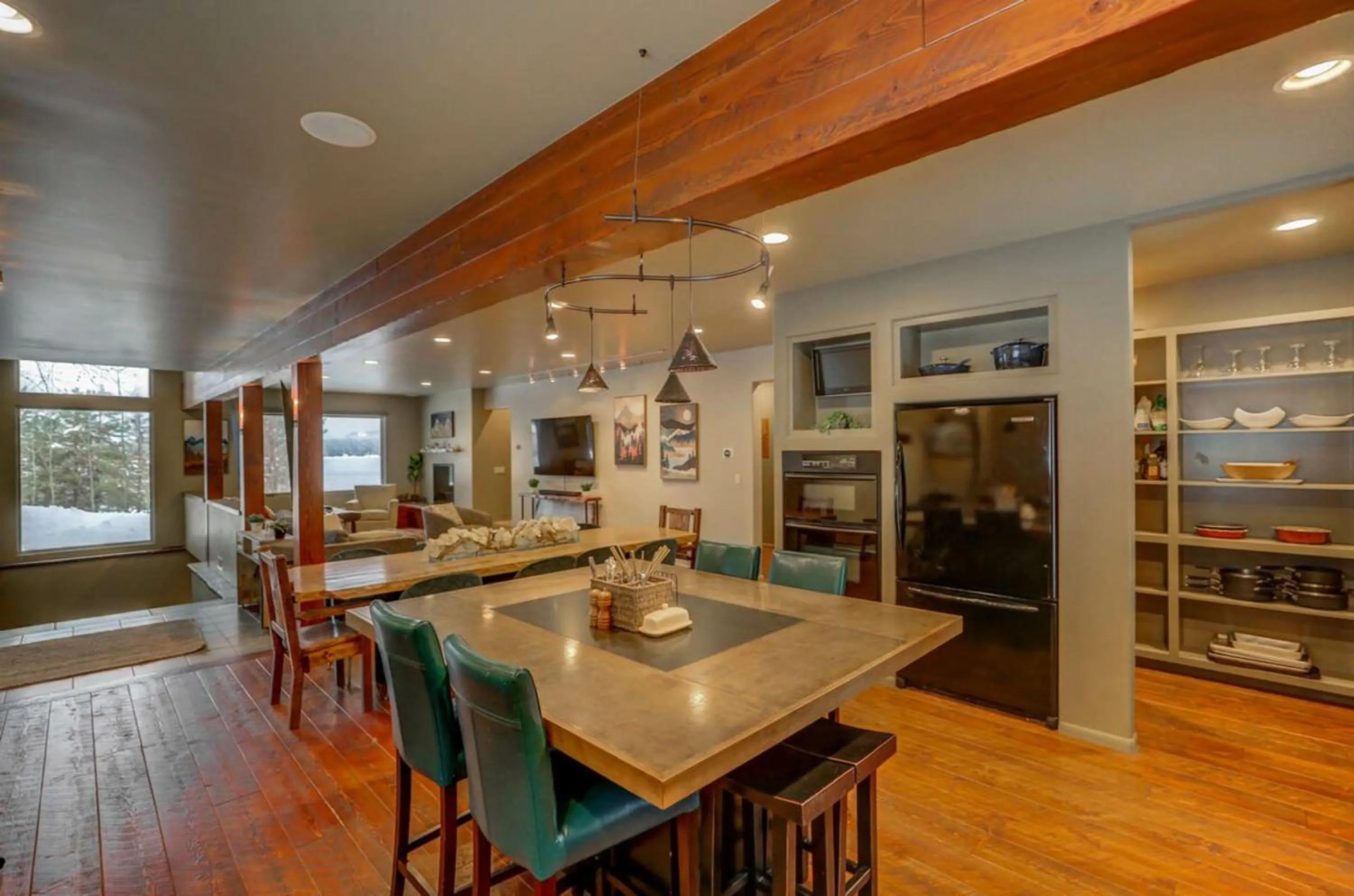 Dining area in Mackinaw Manor by Casago McCall - Donerightmanagement