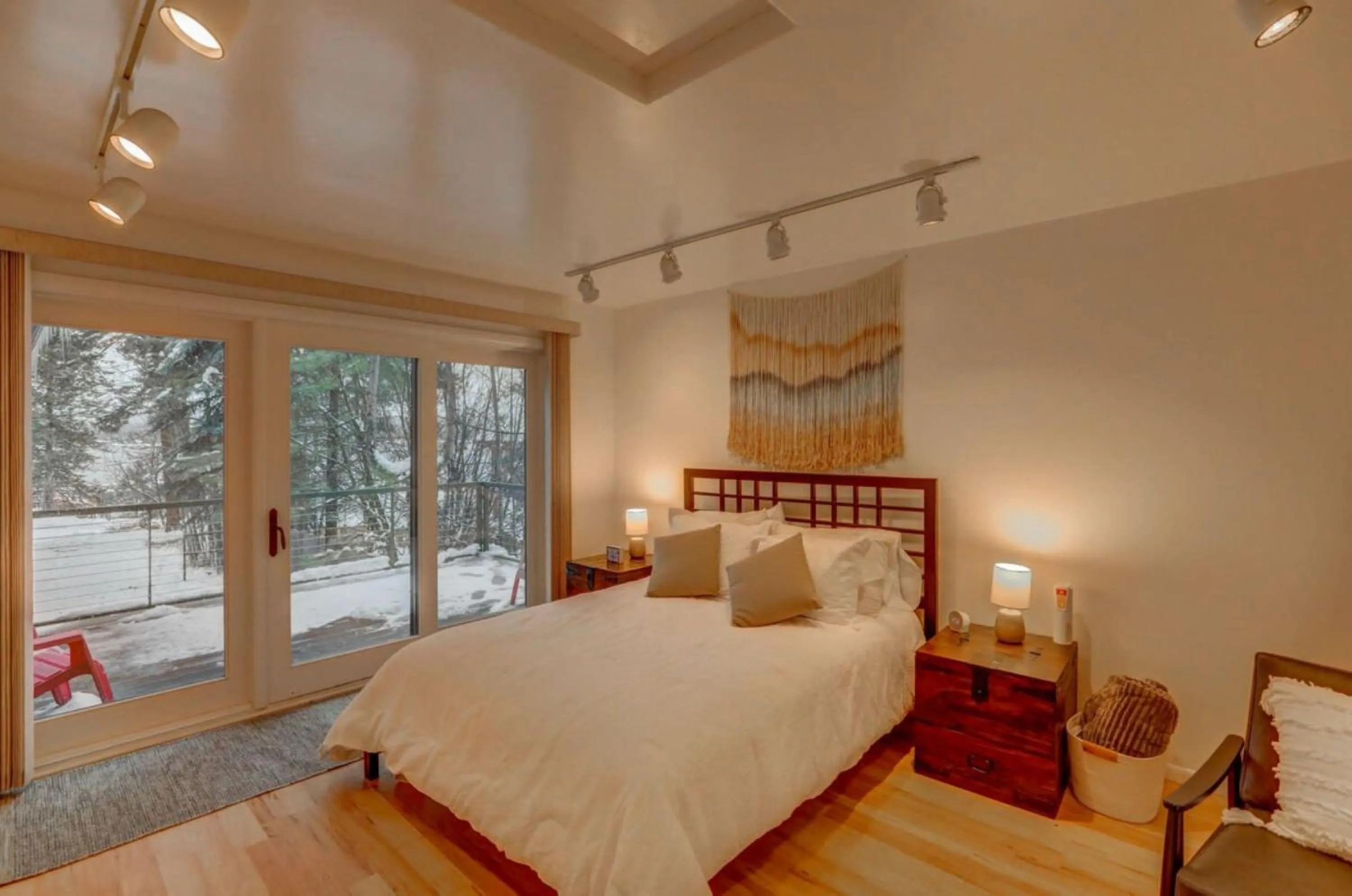 Bedroom, Bed in Mackinaw Manor by Casago McCall - Donerightmanagement