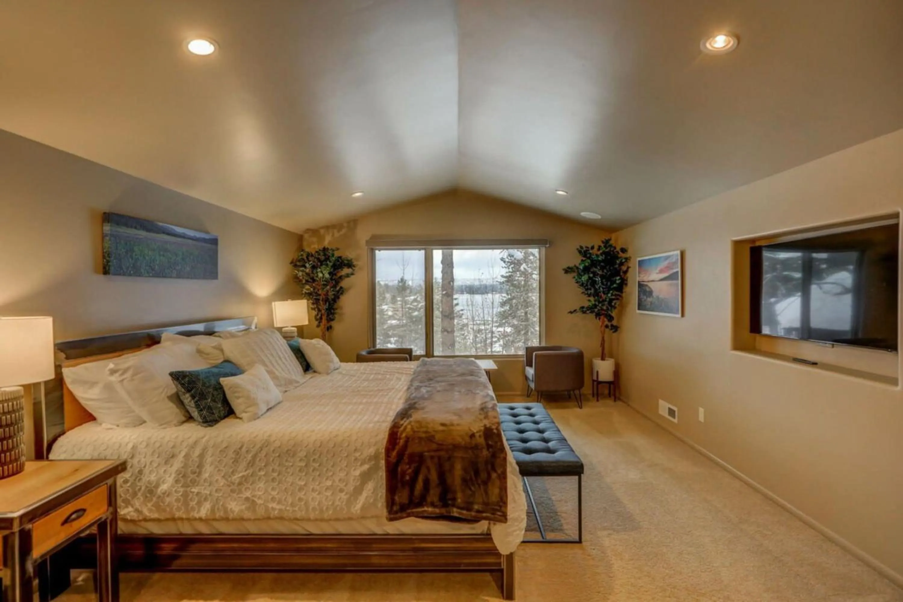 Bedroom, Bed in Mackinaw Manor by Casago McCall - Donerightmanagement