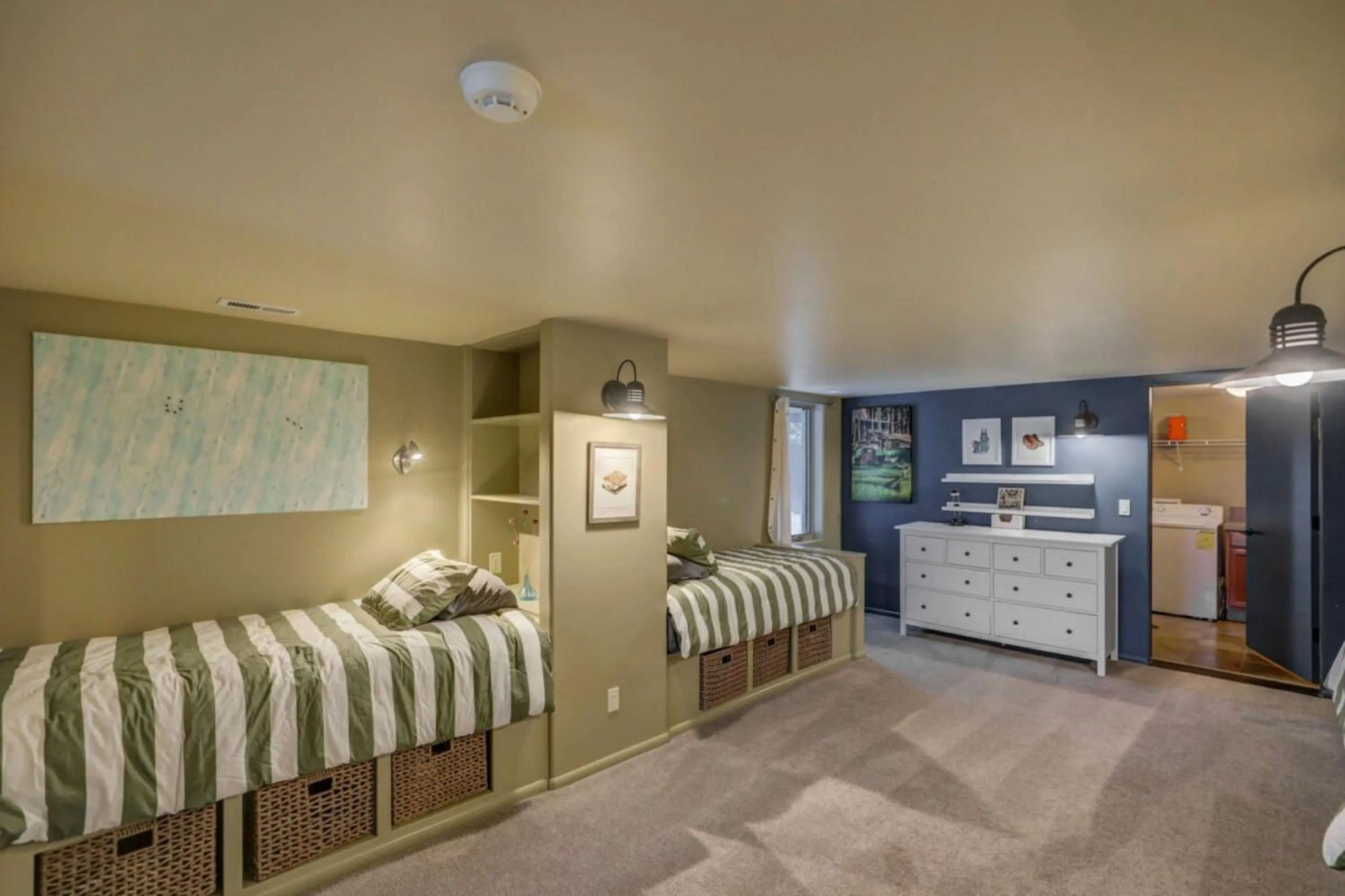 Bedroom, Bed in Mackinaw Manor by Casago McCall - Donerightmanagement