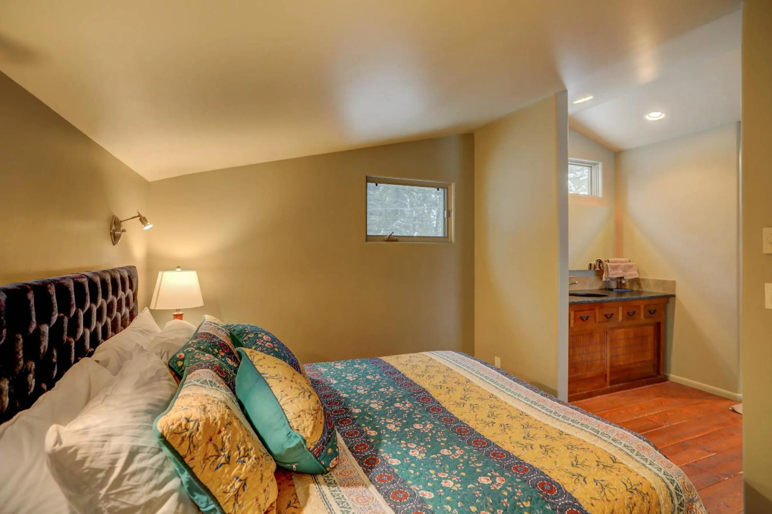 Bed in Mackinaw Manor by Casago McCall - Donerightmanagement