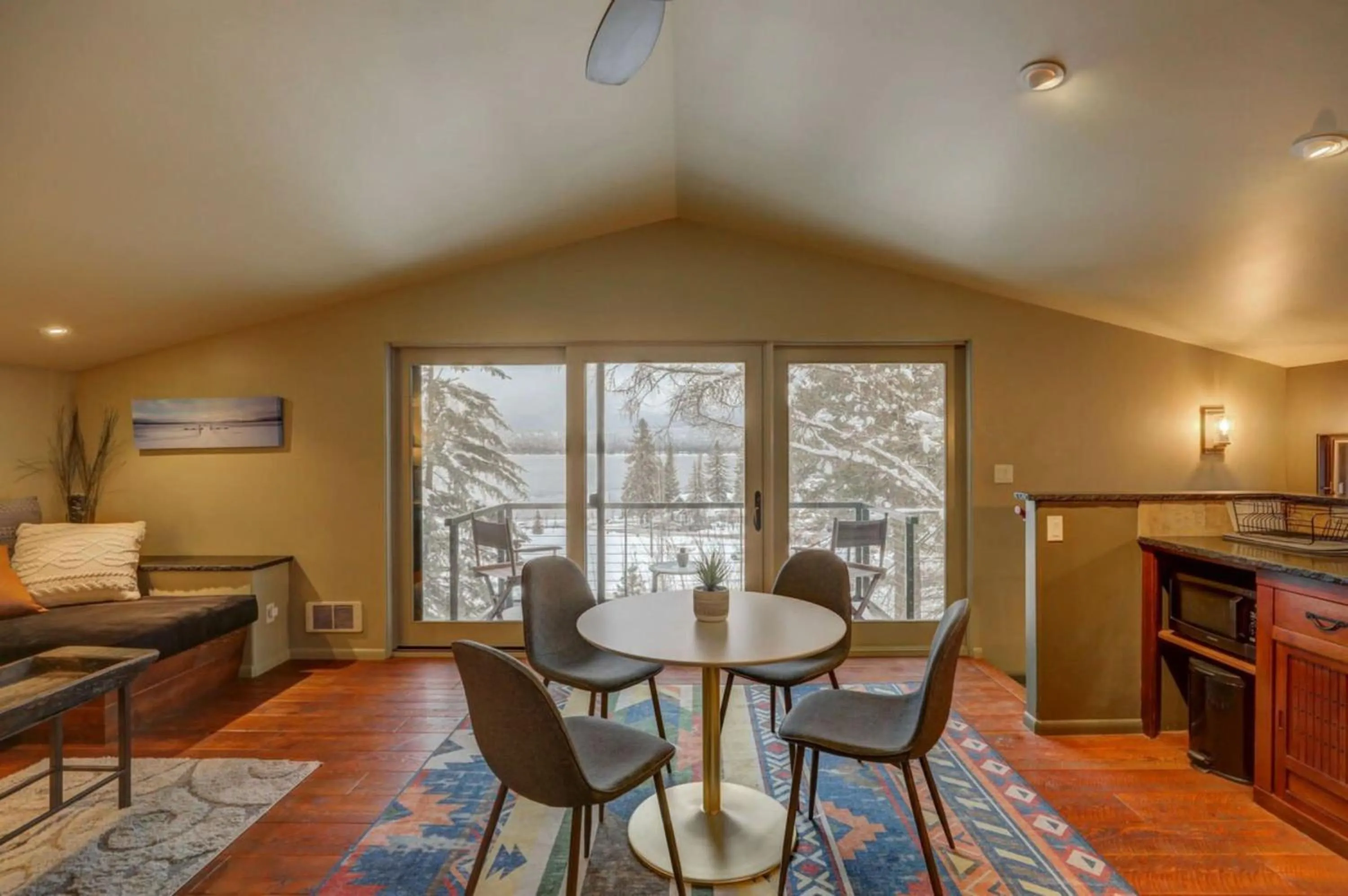 Dining area in Mackinaw Manor by Casago McCall - Donerightmanagement