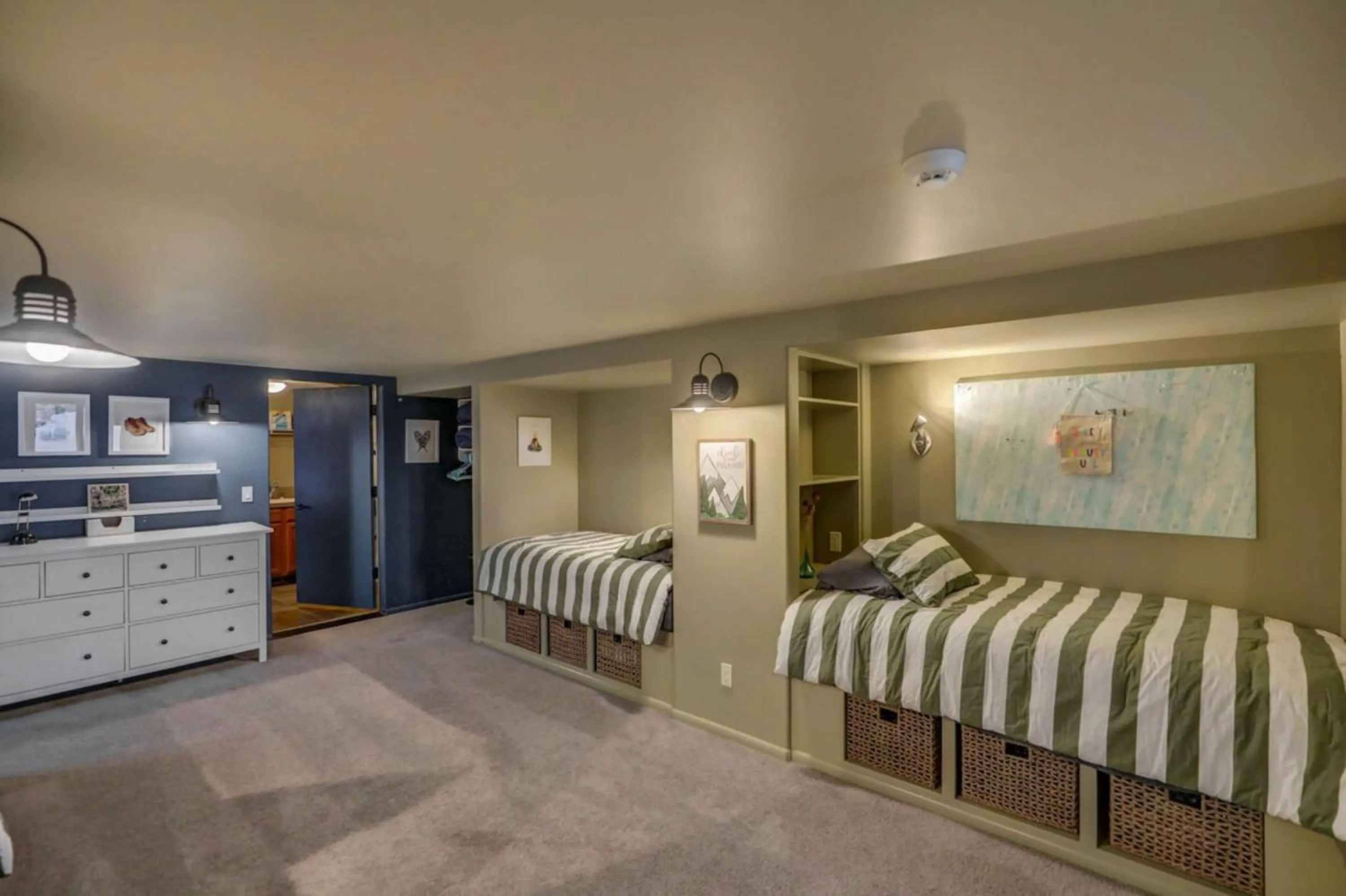 Bedroom, Bed in Mackinaw Manor by Casago McCall - Donerightmanagement