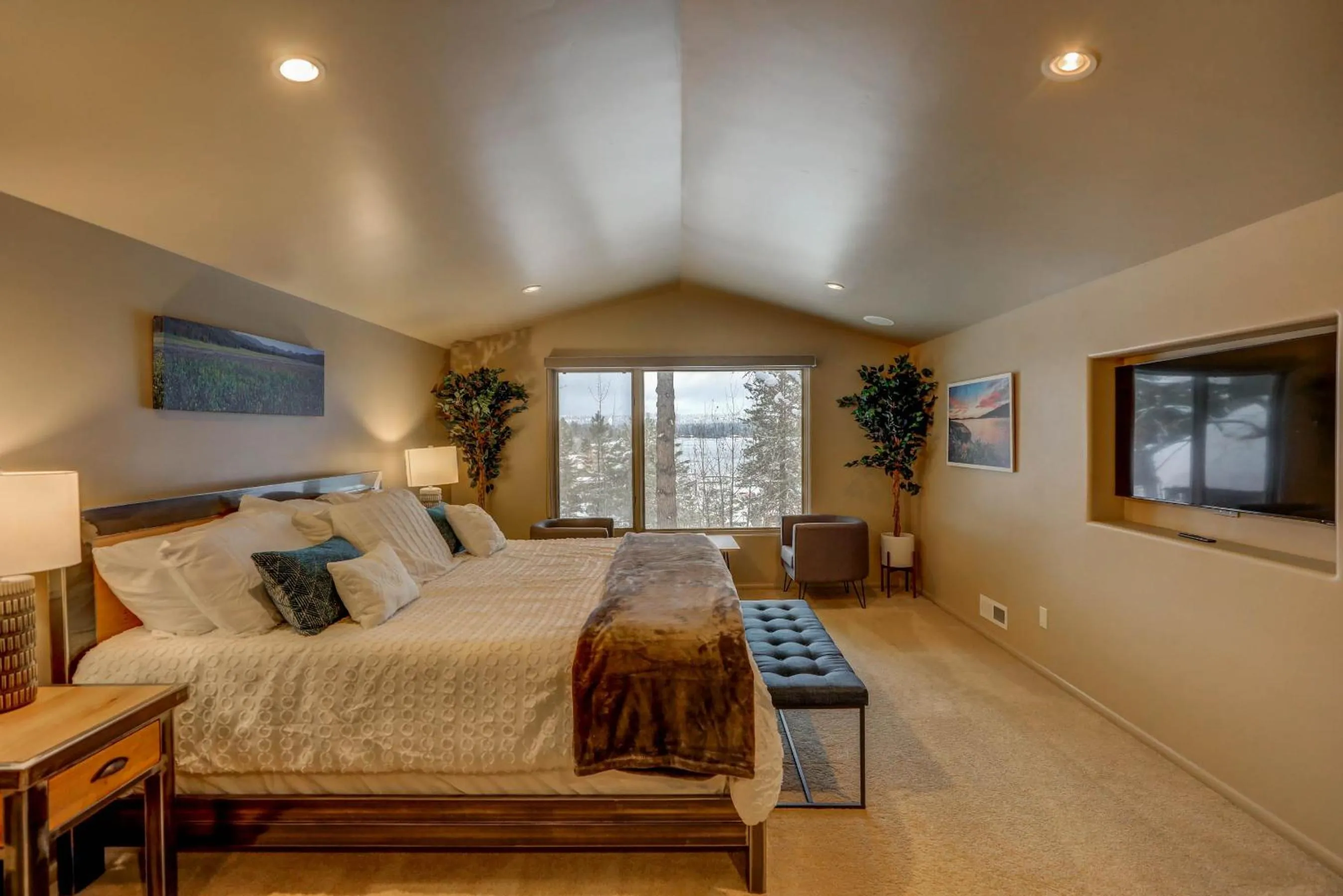 Bed in Mackinaw Manor by Casago McCall - Donerightmanagement