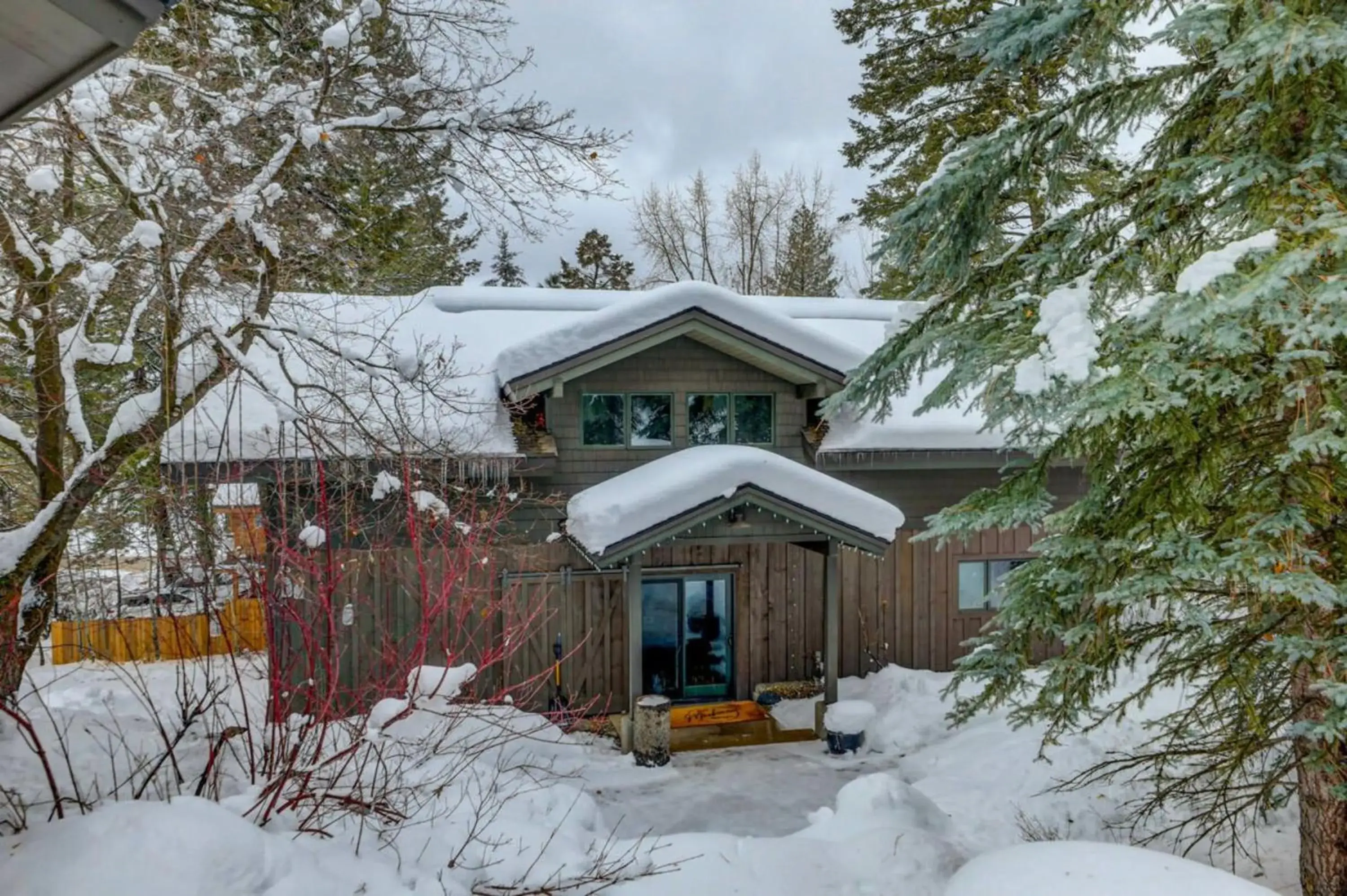 Mackinaw Manor by Casago McCall - Donerightmanagement Mackinaw Manor by Casago McCall - Donerightmanagement