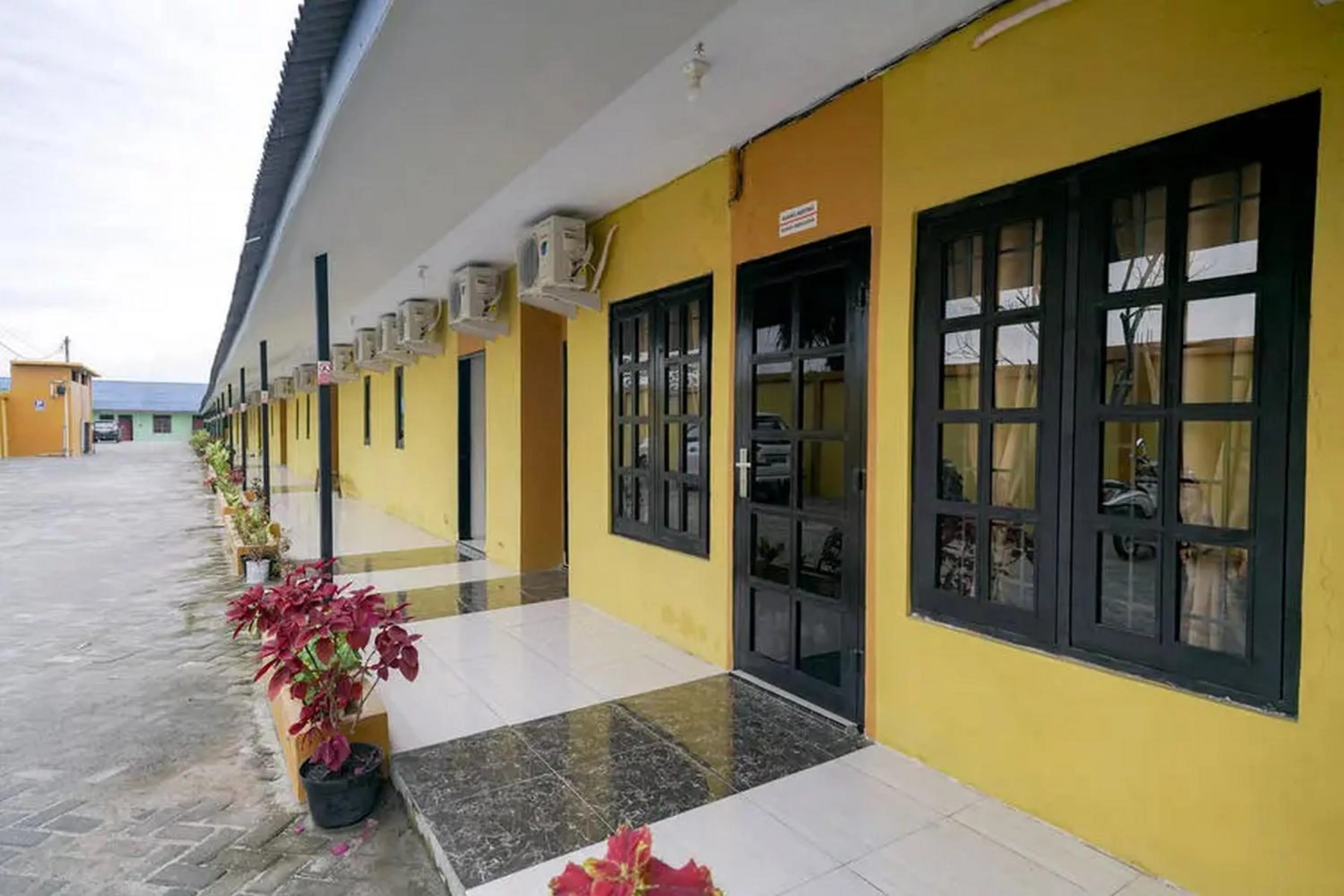 Property building in RedDoorz near Ekowisata Mangrove Belawan Medan