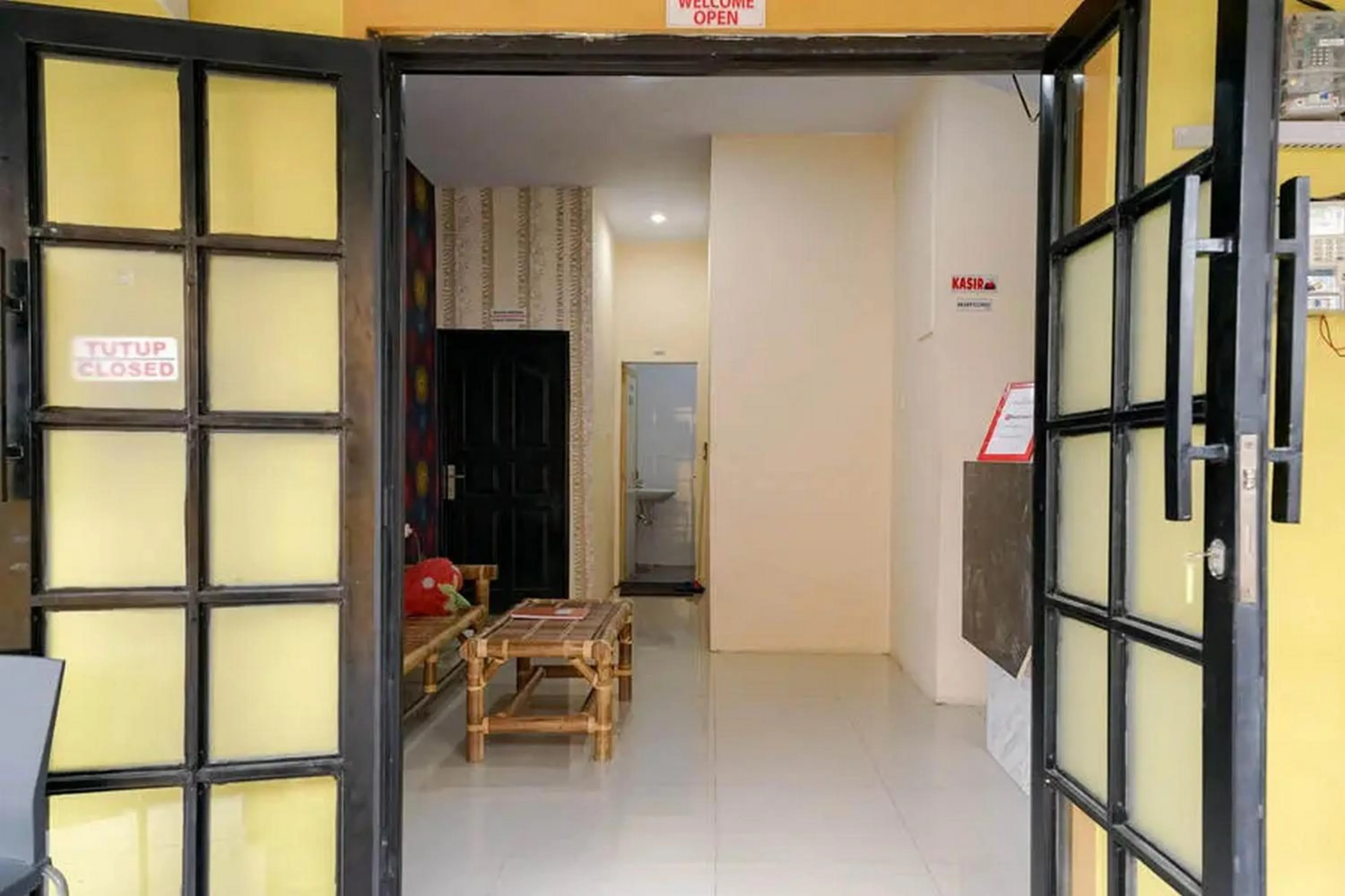 Lobby or reception in RedDoorz near Ekowisata Mangrove Belawan Medan