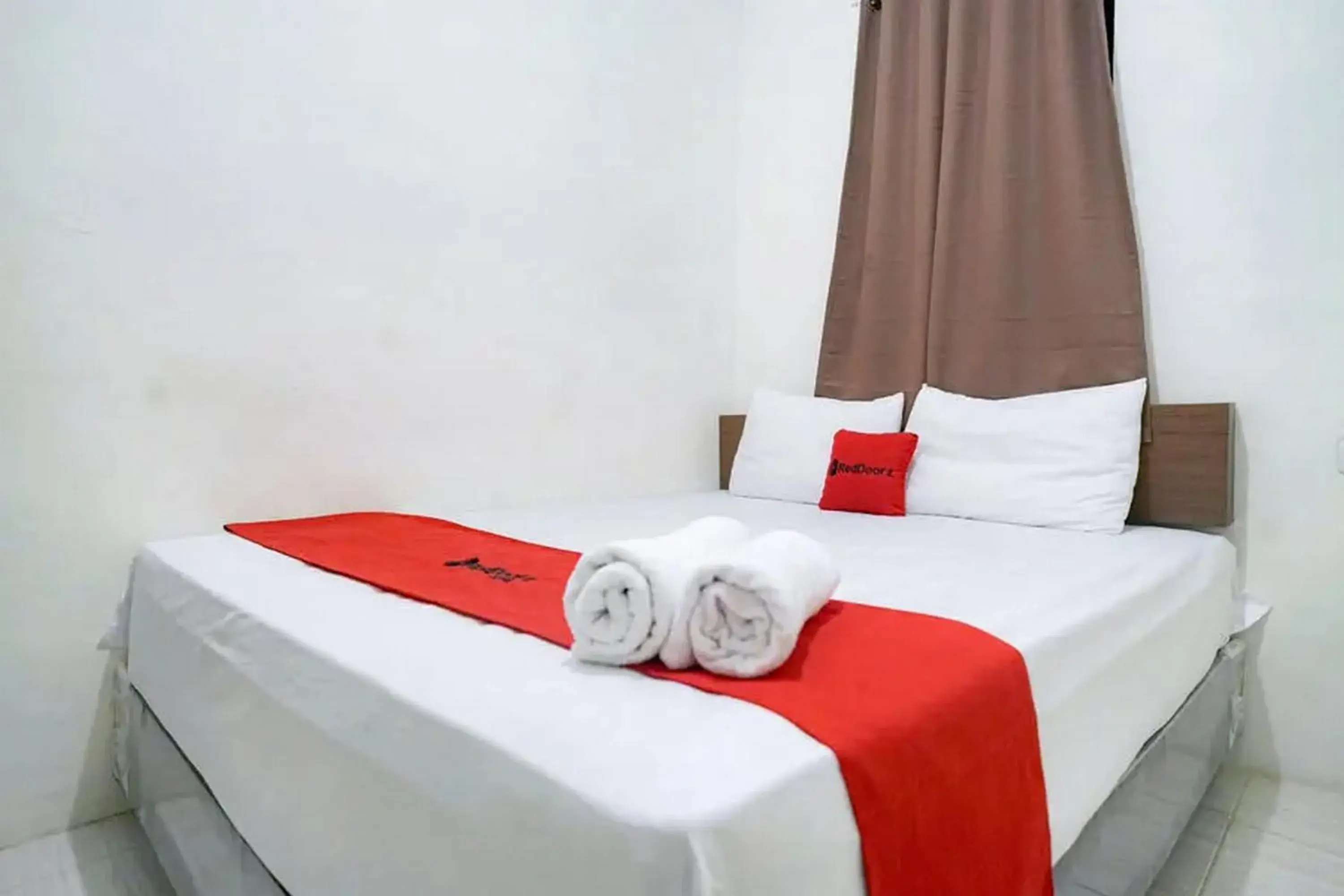 Standard Double Room in RedDoorz near Ekowisata Mangrove Belawan Medan Standard Double Room in RedDoorz near Ekowisata Mangrove Belawan Medan