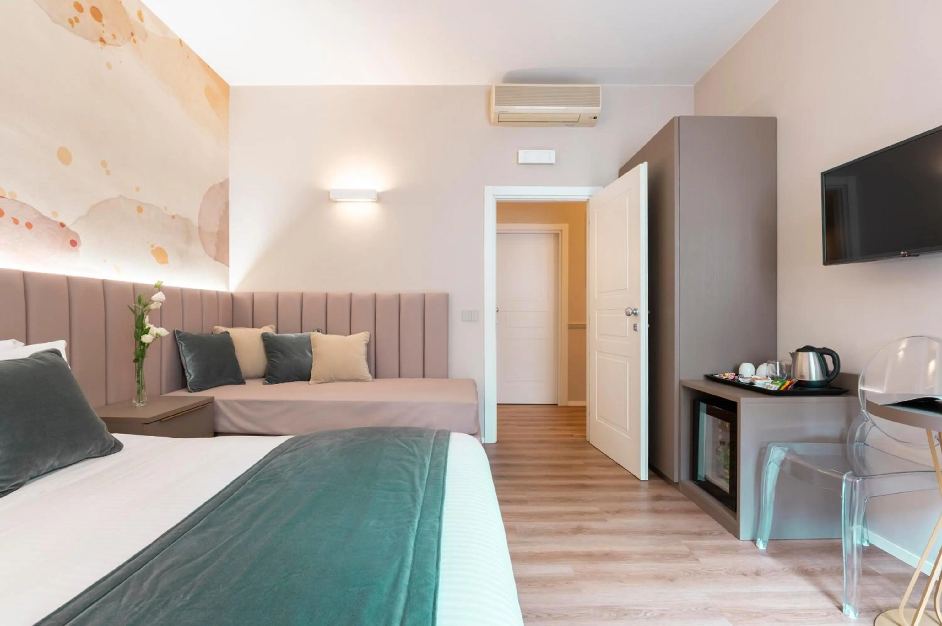 Photo of the whole room, Bed in Hotel Magic