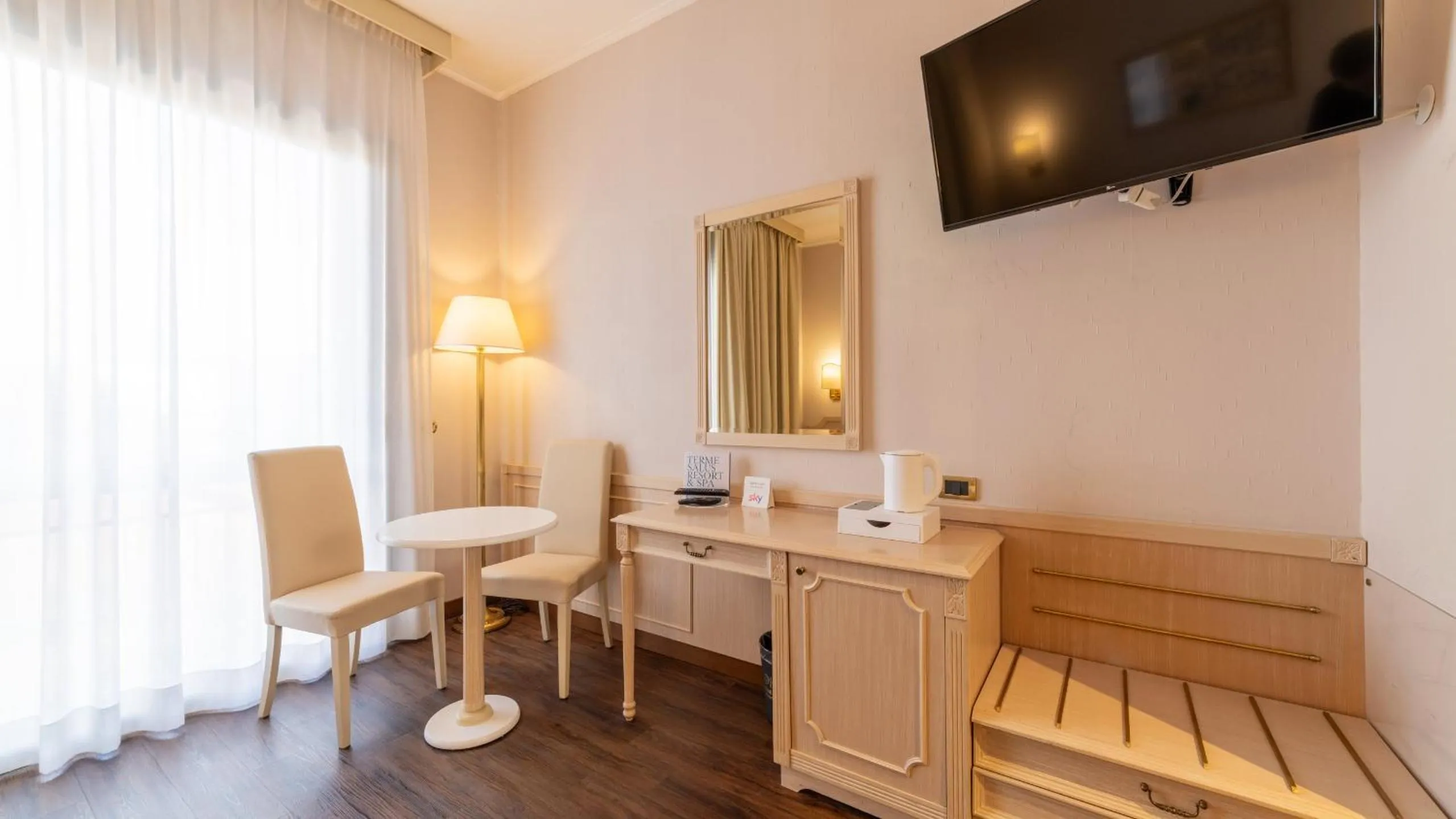 TV and multimedia in Hotel Salus Terme - Adults Only