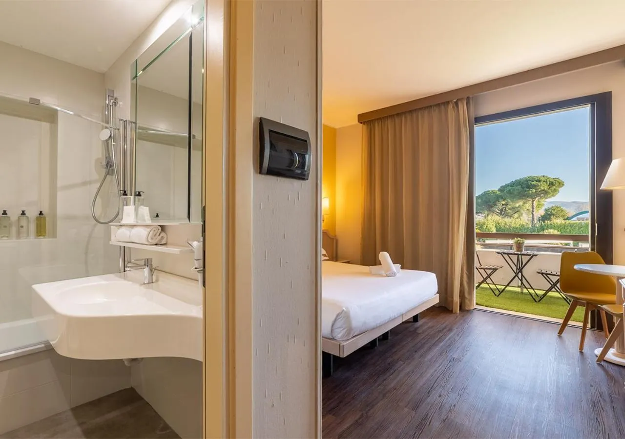 Photo of the whole room, Bed in Hotel Salus Terme - Adults Only