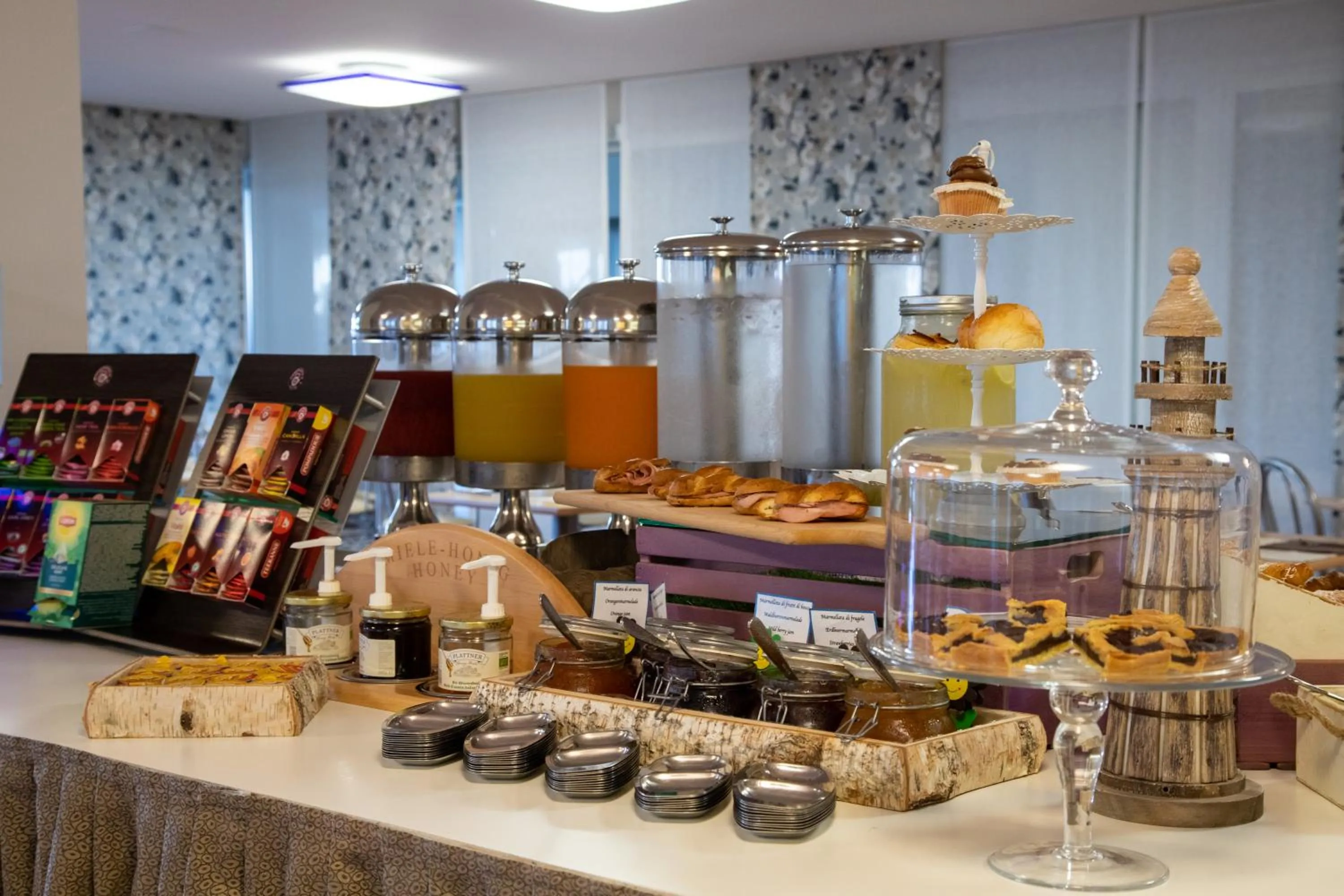 Coffee/tea facilities in Fantinello Hotel