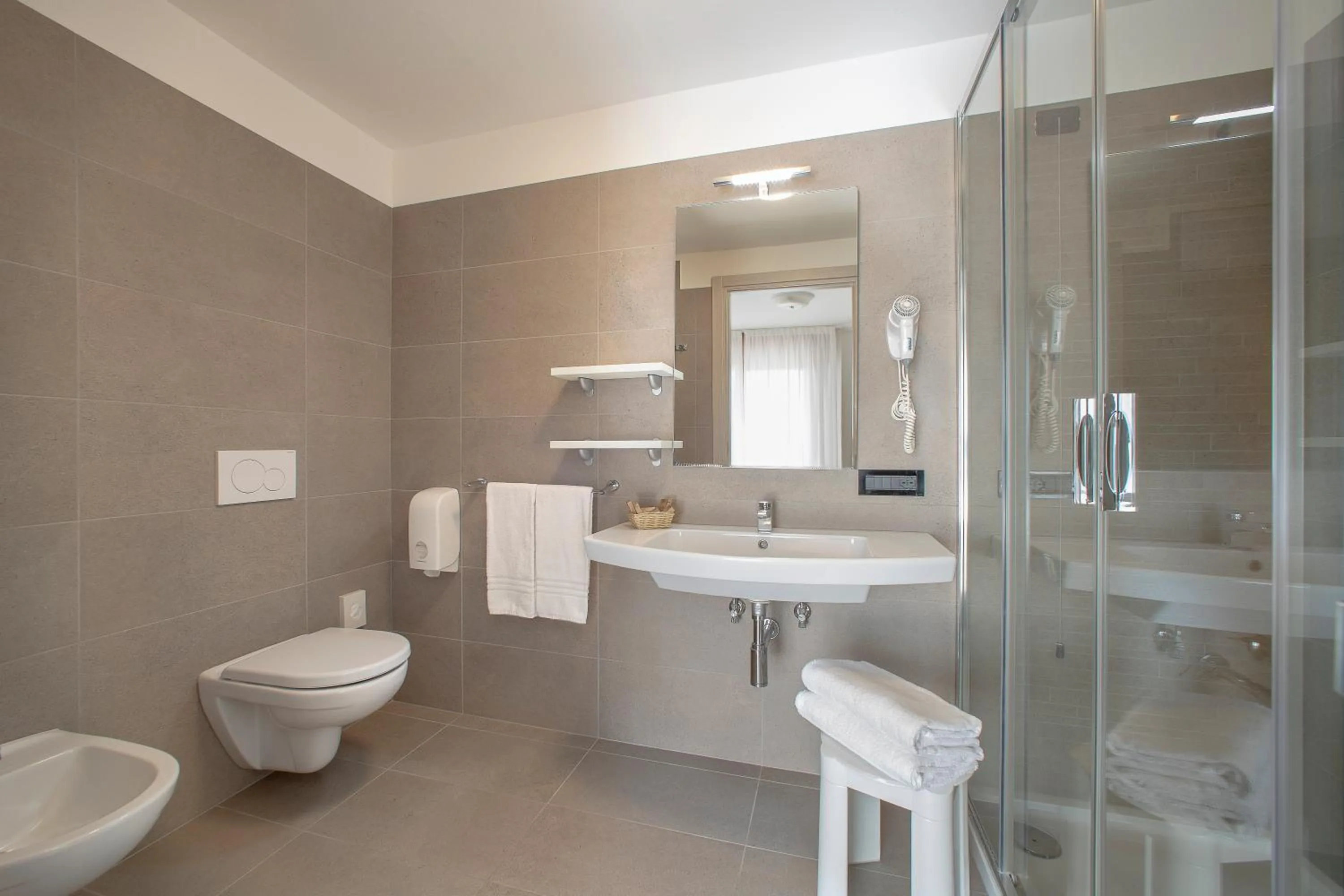 Shower in Fantinello Hotel