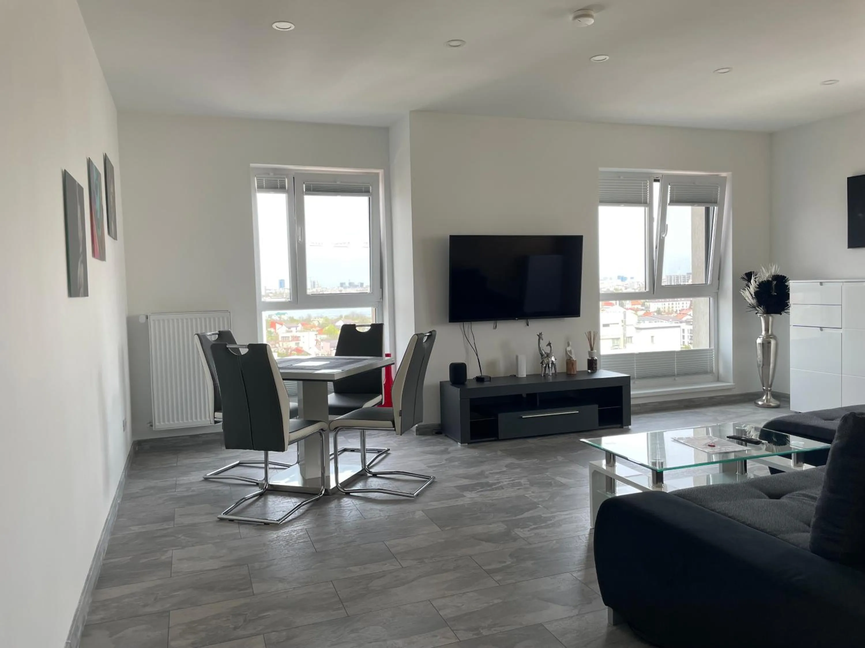 Lakeview 2 Room Penthouse Rooftop Terrace W15