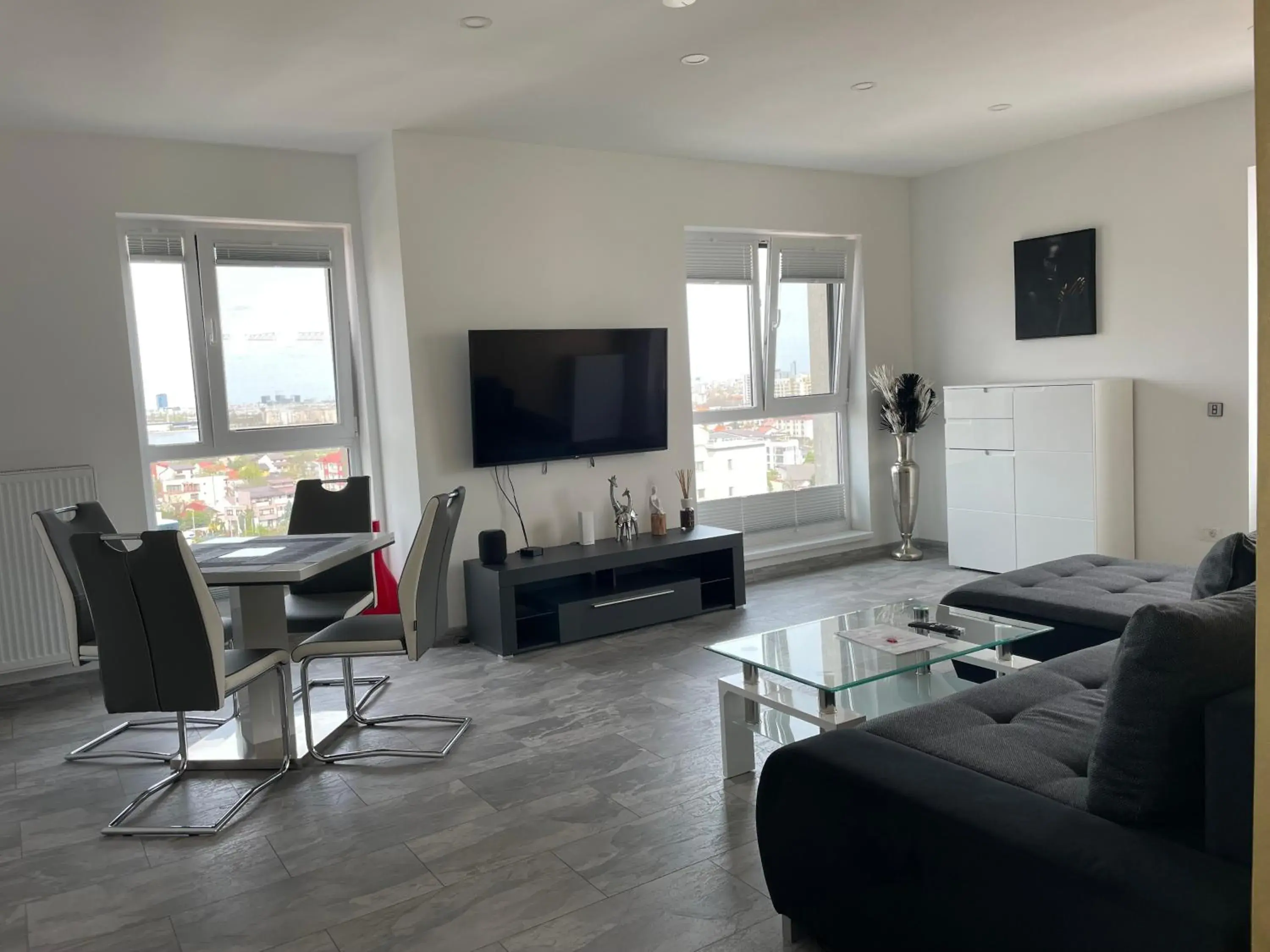 Lakeview 2 Room Penthouse Rooftop Terrace W15 Lakeview 2 Room Penthouse Rooftop Terrace W15