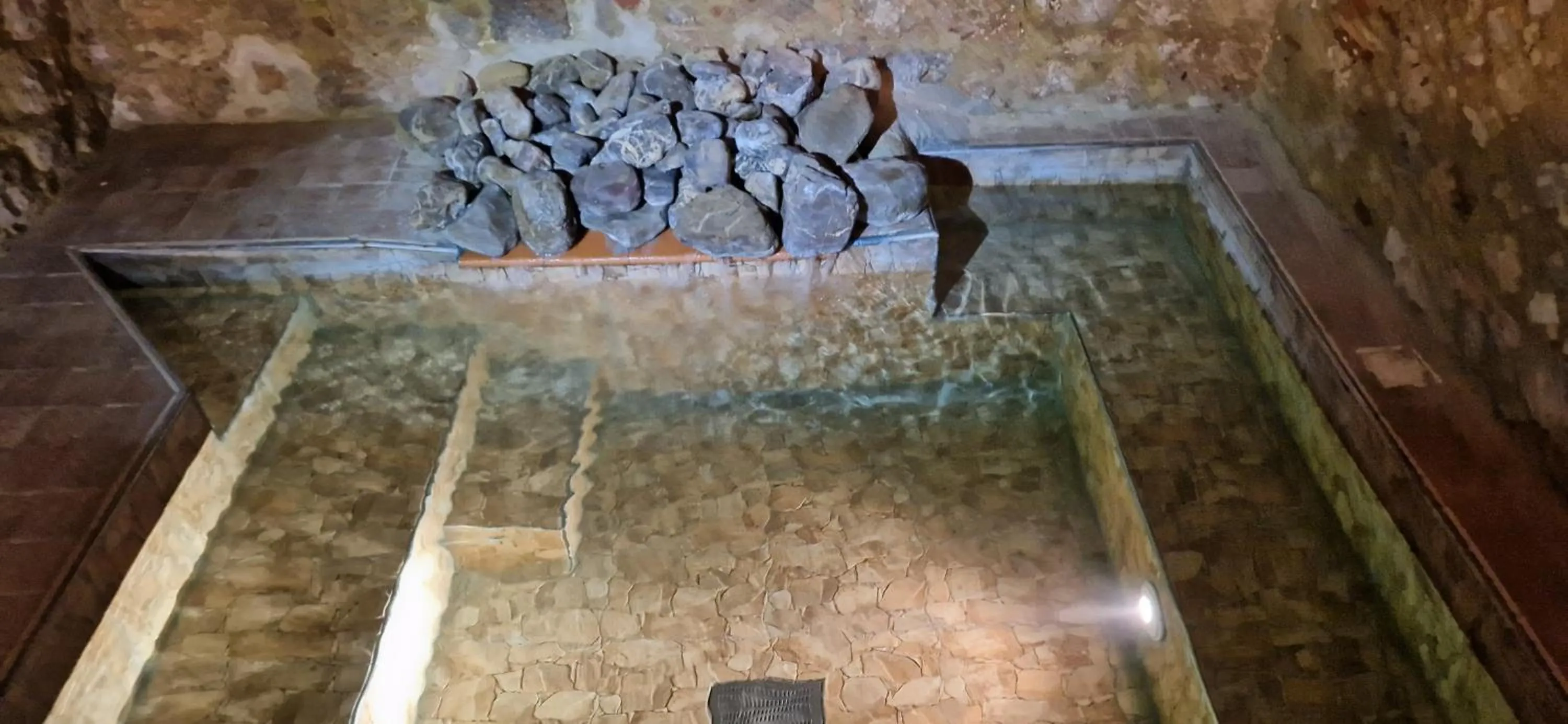 Hot Tub in Antico Borgo Poggiarello