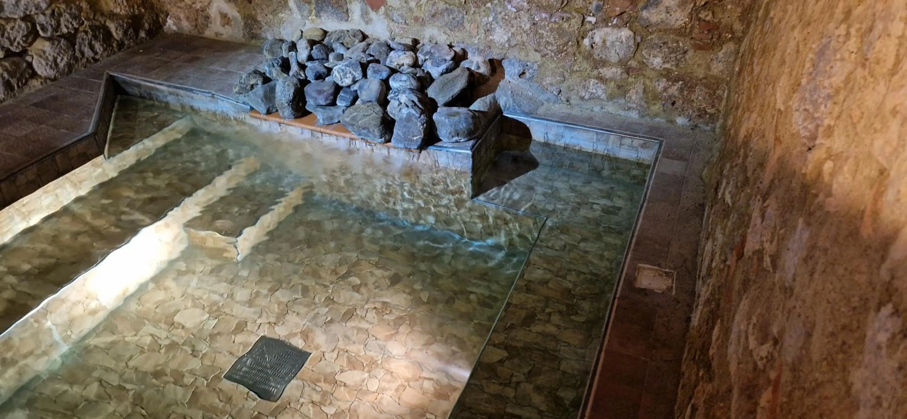 Hot Tub in Antico Borgo Poggiarello