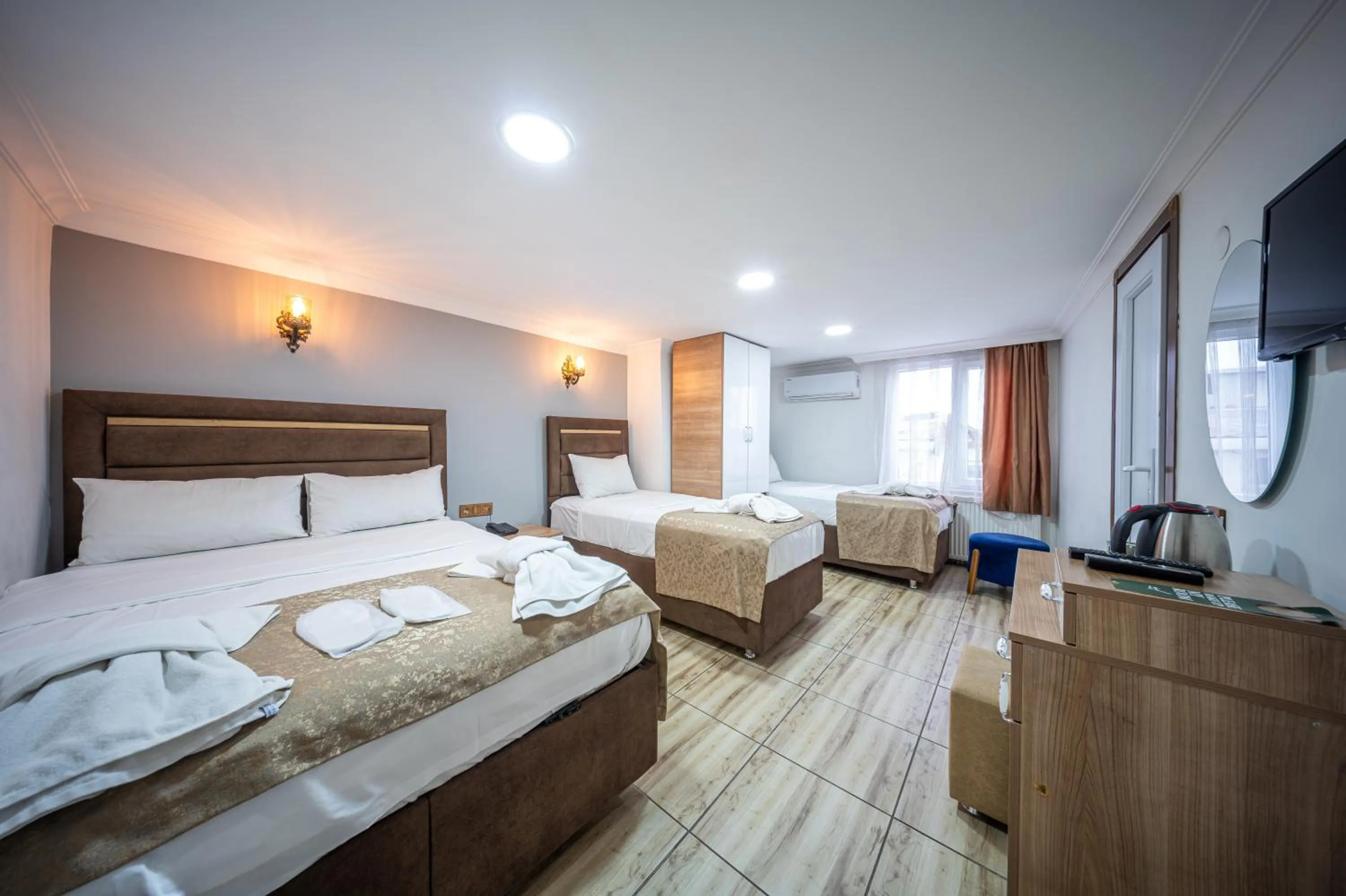 Communal lounge/ TV room, Bed in LAOS OTEL