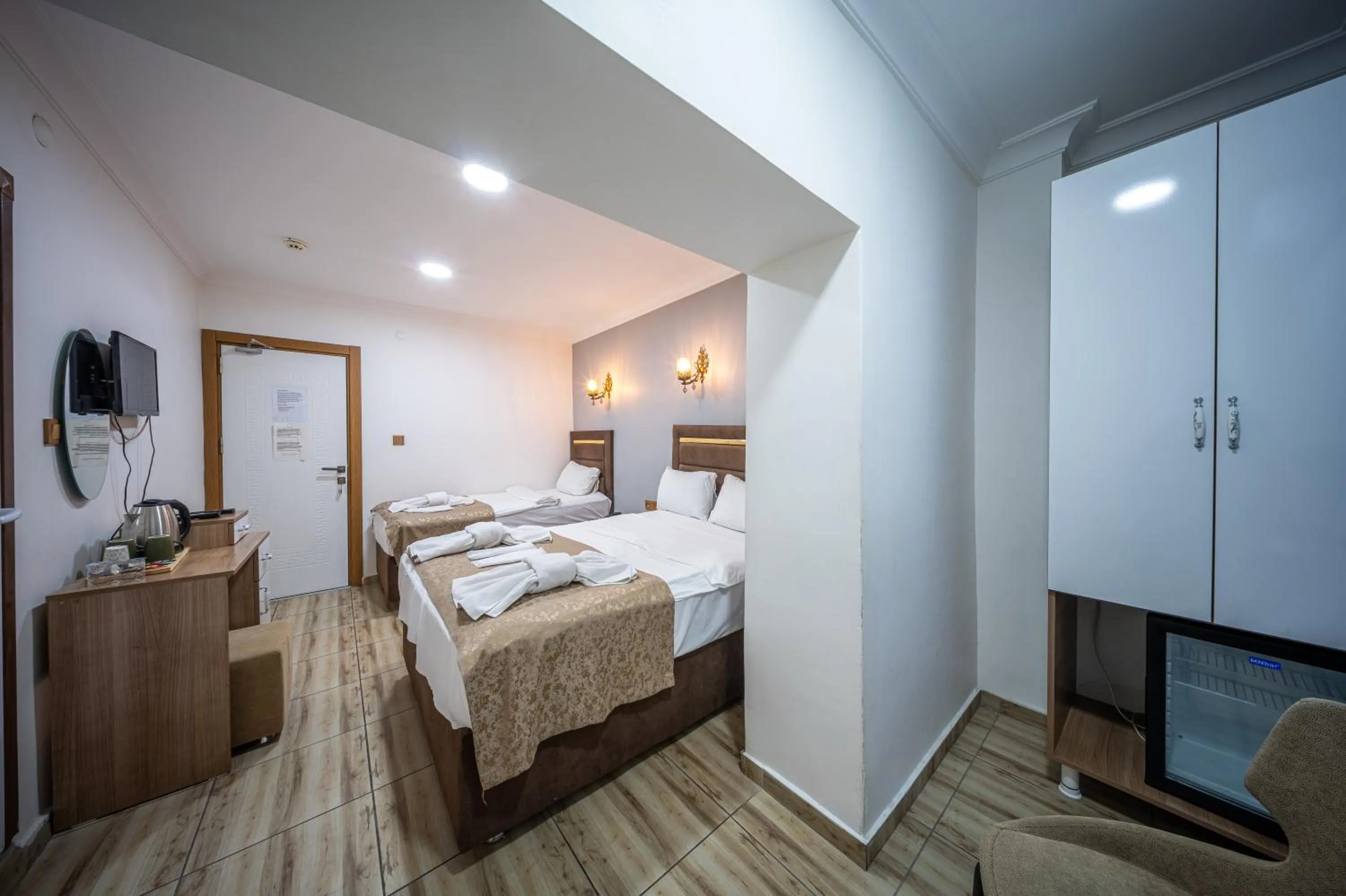 Communal lounge/ TV room, Bed in LAOS OTEL