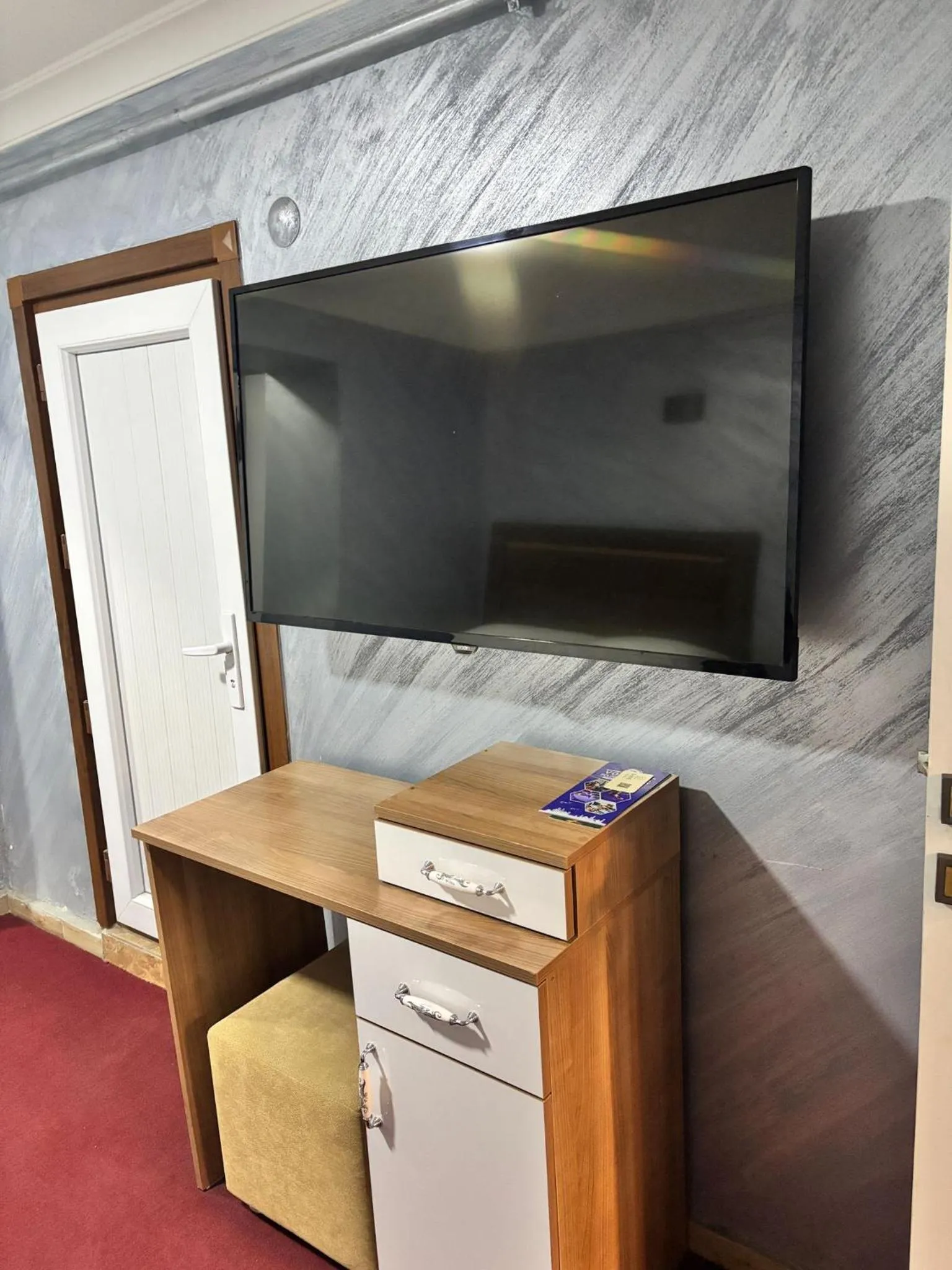 Communal lounge/ TV room in LAOS OTEL