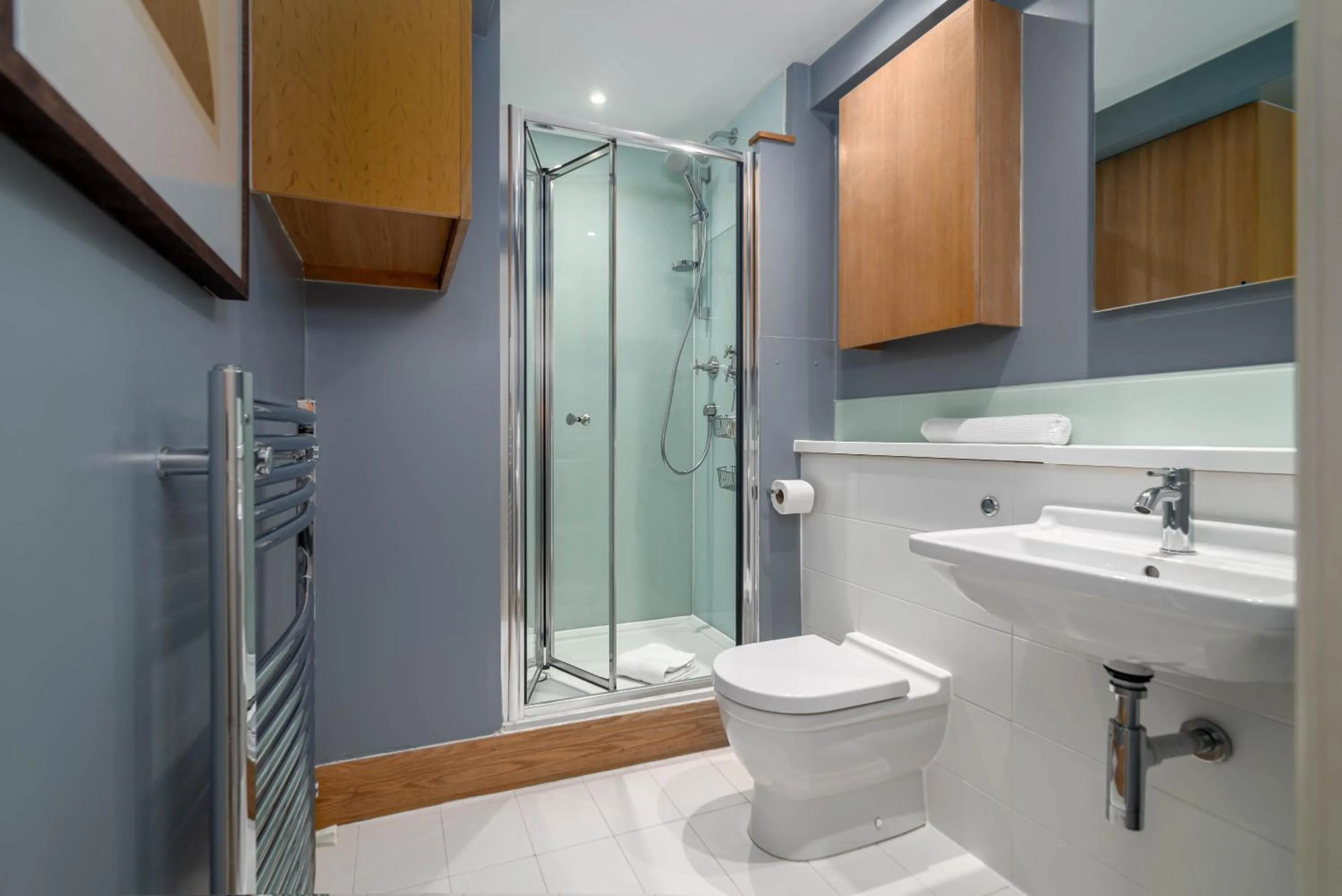 Bathroom in 5 Doughty Street - Urban Apartments