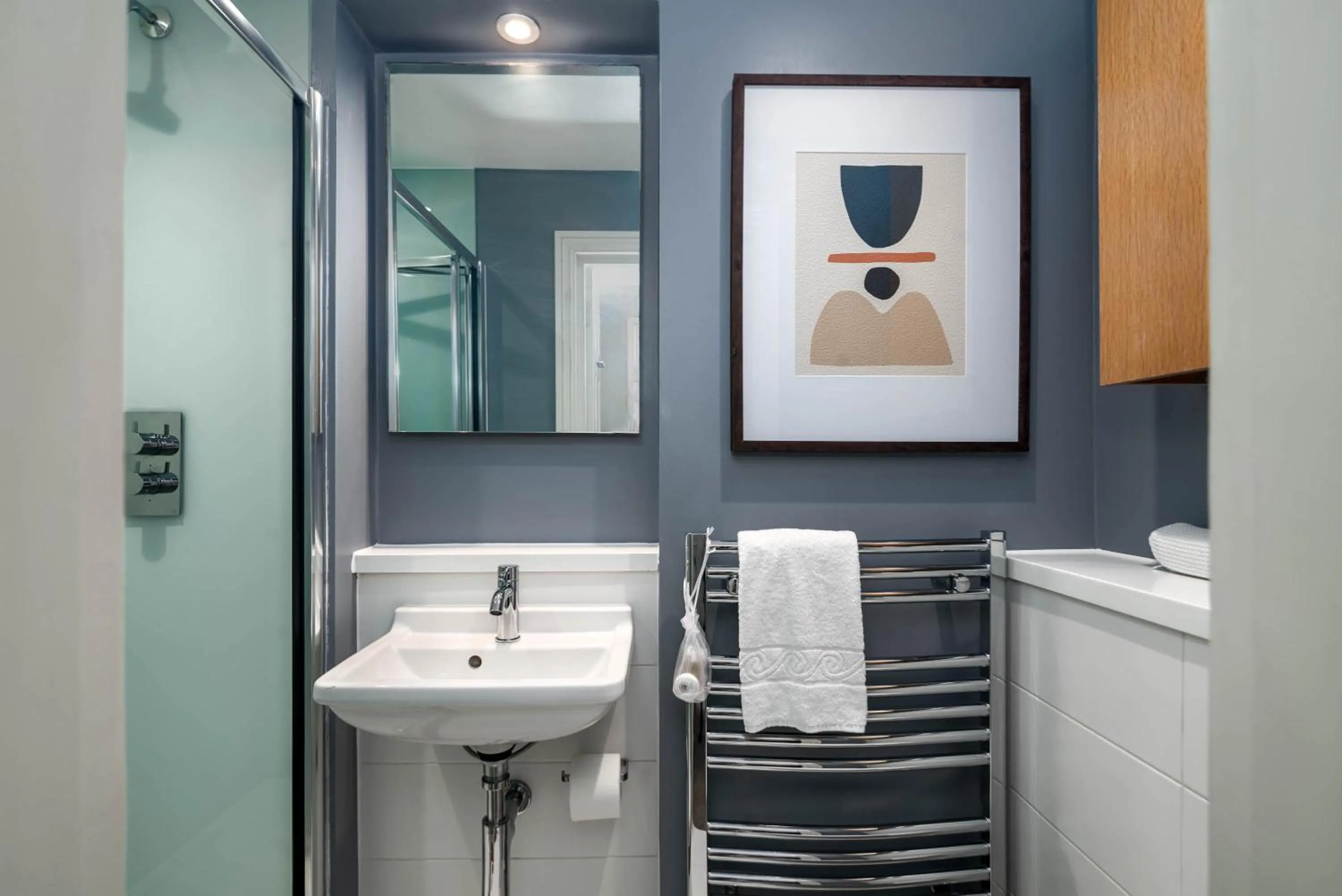 Bathroom in 5 Doughty Street - Urban Apartments