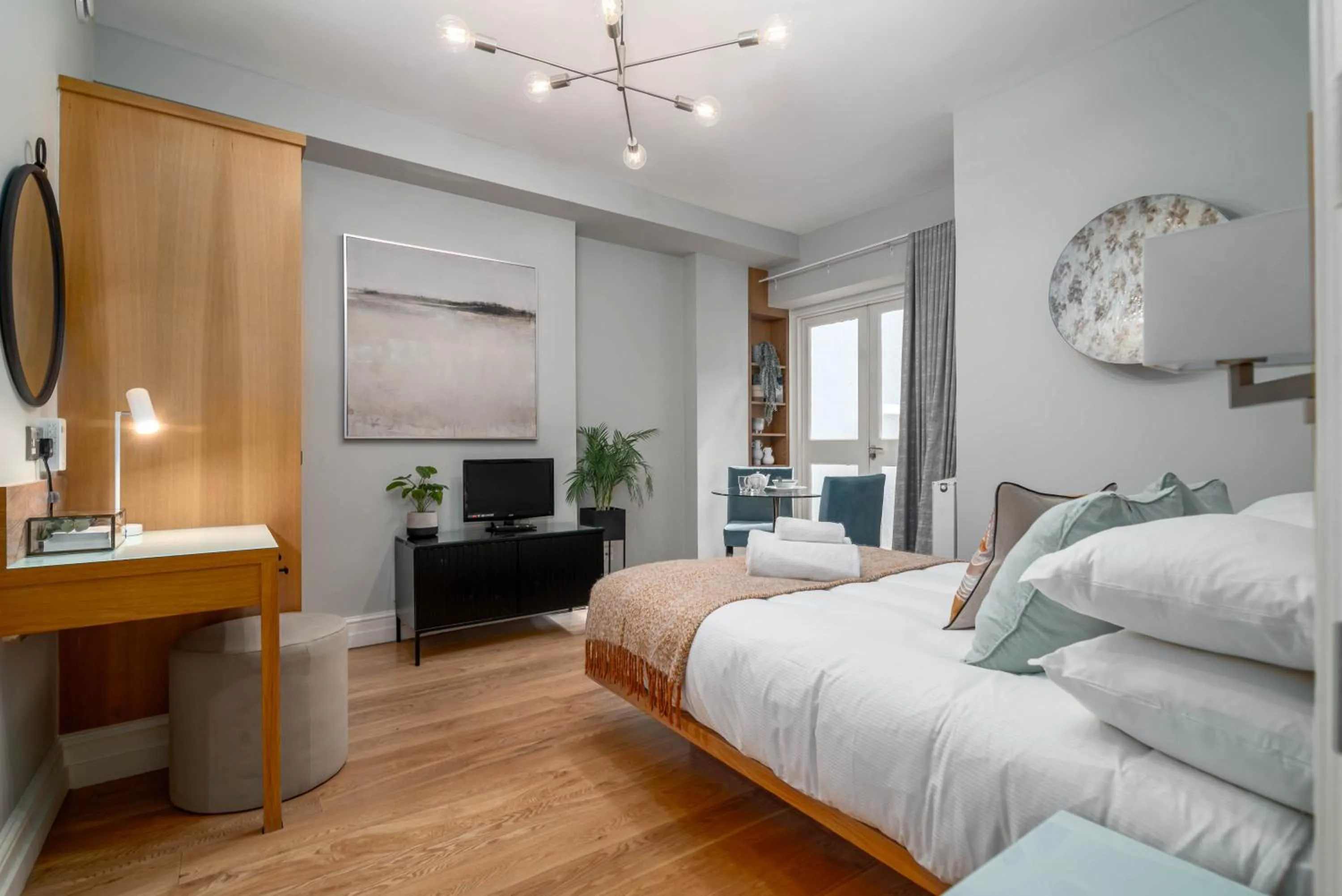 Bedroom, Bed in 5 Doughty Street - Urban Apartments