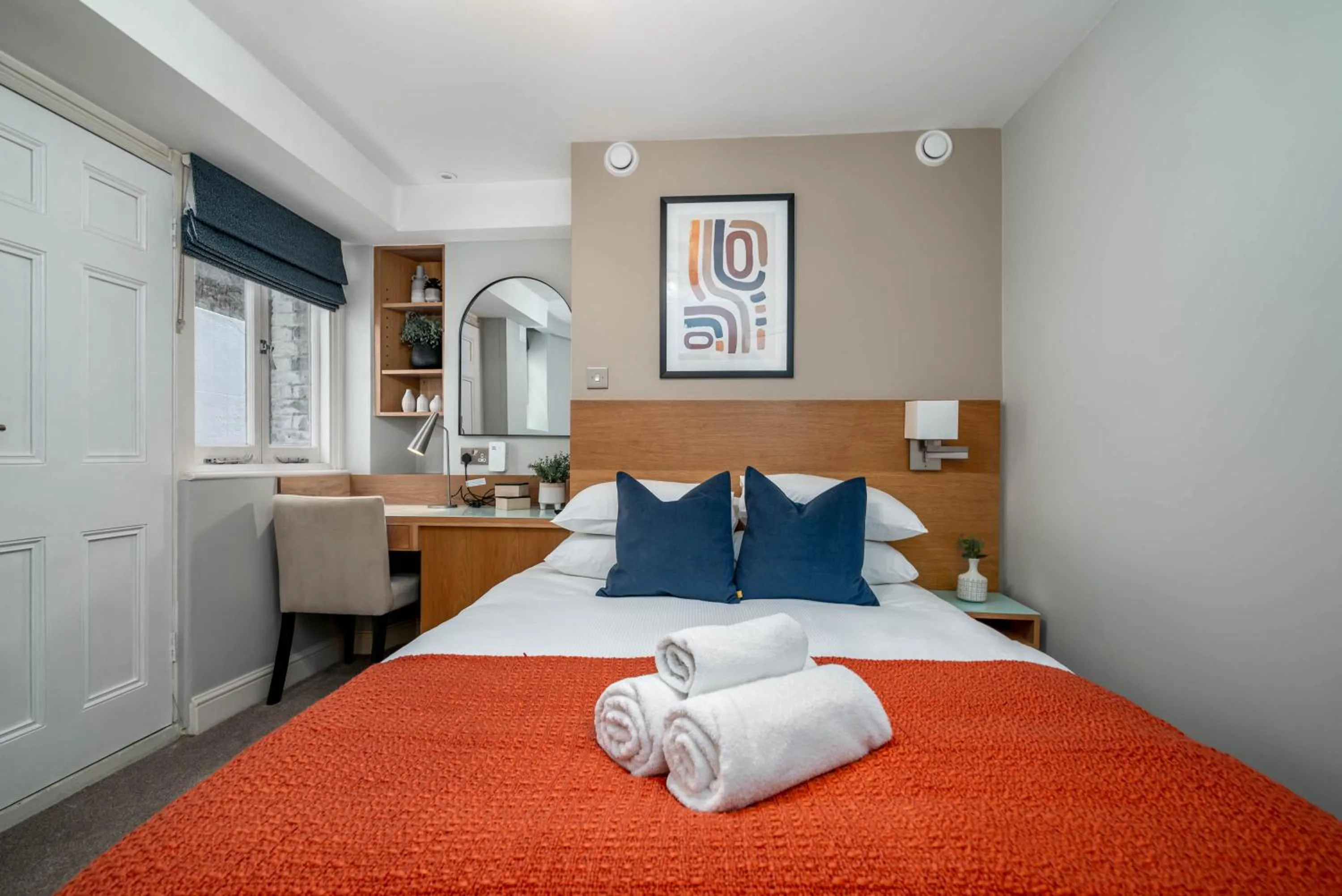 Bed in 5 Doughty Street - Urban Apartments