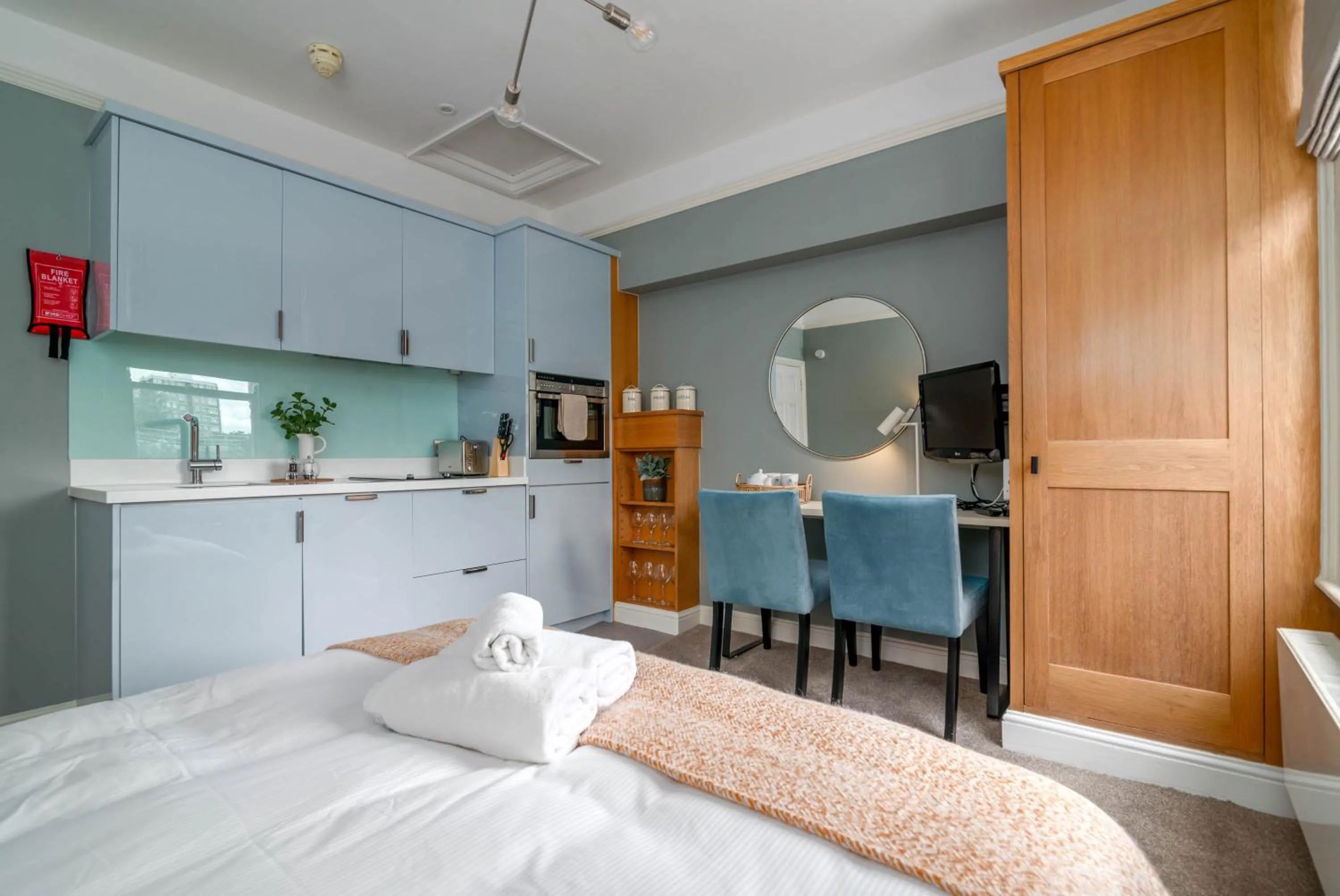 Photo of the whole room, Bed in 5 Doughty Street - Urban Apartments