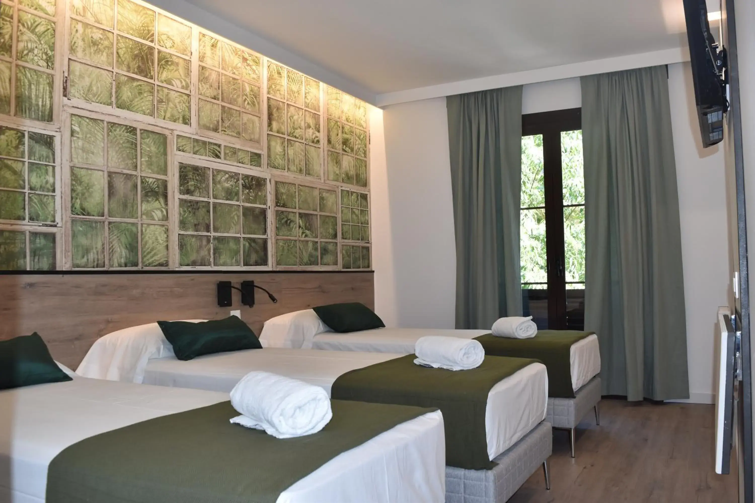 Standard Triple Room in Casp Green House Standard Triple Room in Casp Green House