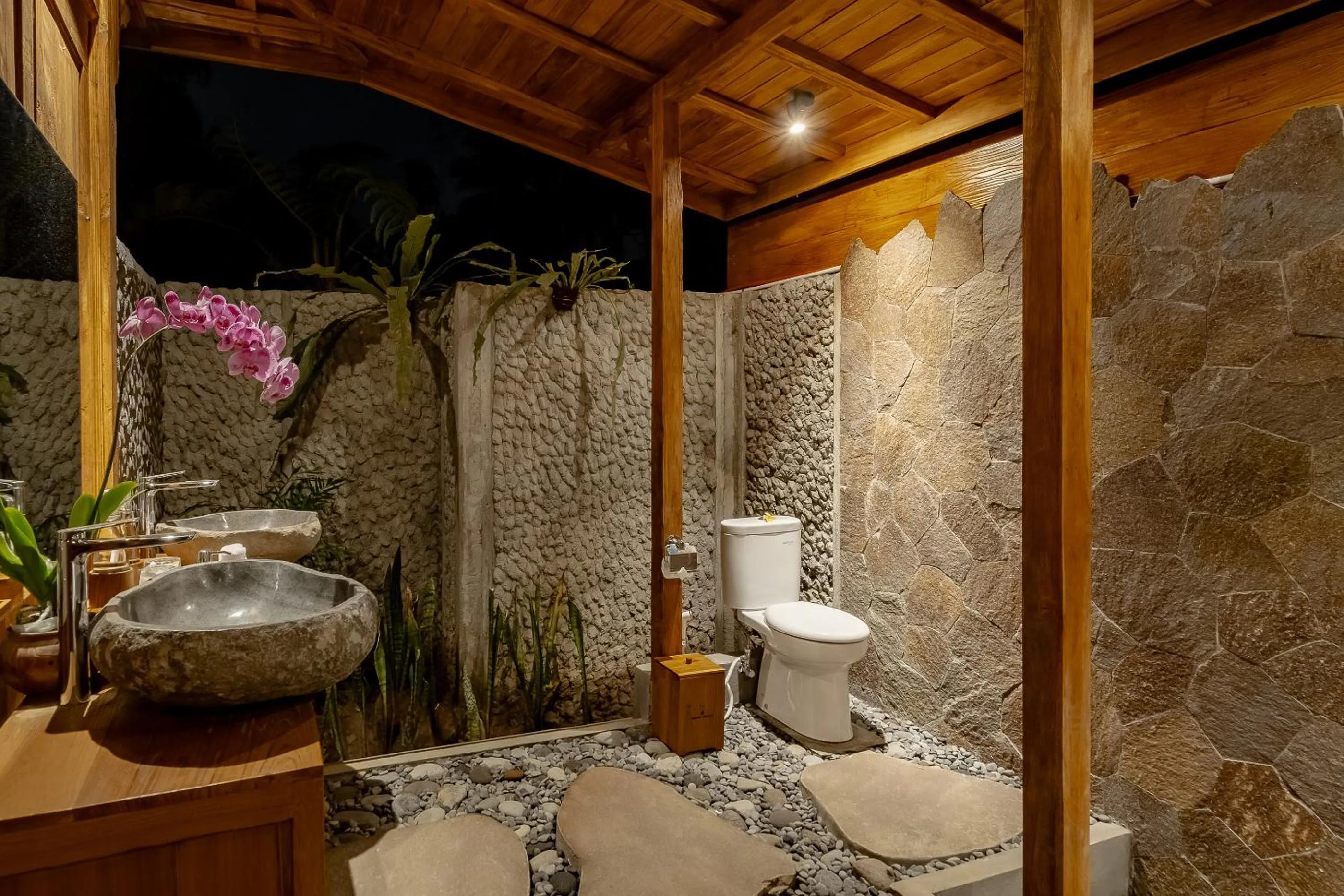 Toilet in Anandari Ubud Villa