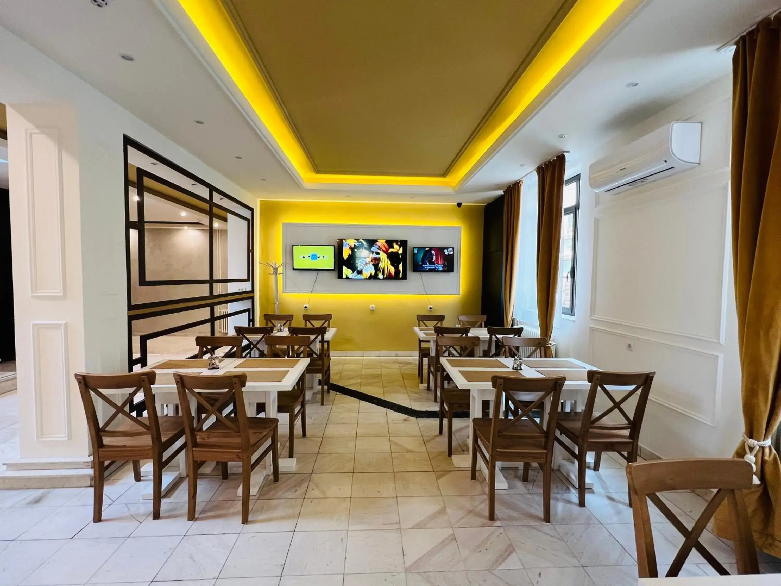 Restaurant/places to eat in Side One Design Hotel Garni Restaurant/places to eat in Side One Design Hotel Garni