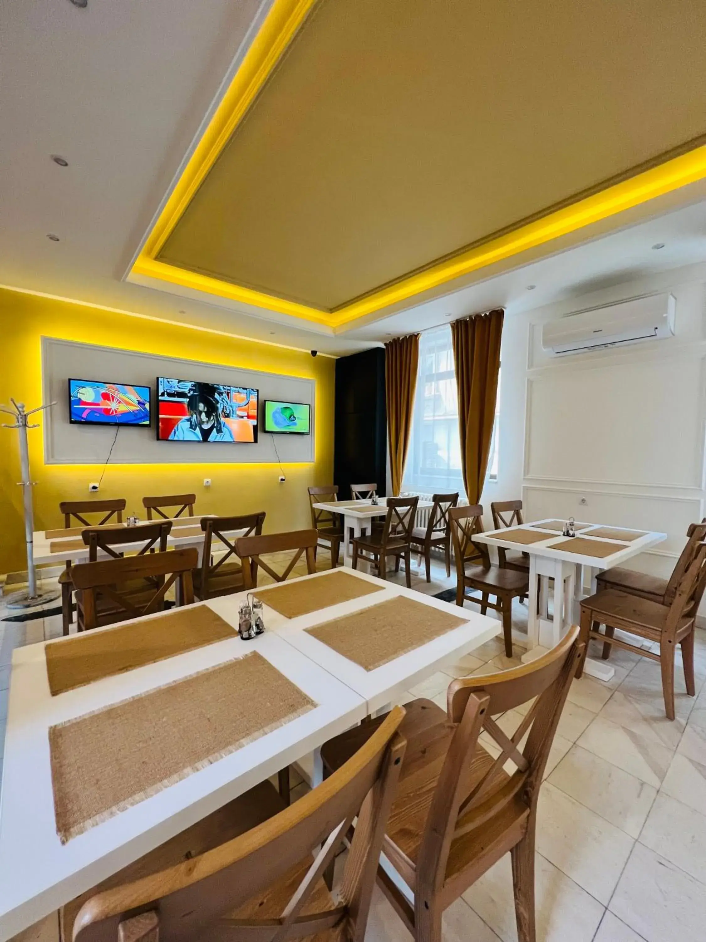 Restaurant/places to eat in Side One Design Hotel Garni Restaurant/places to eat in Side One Design Hotel Garni