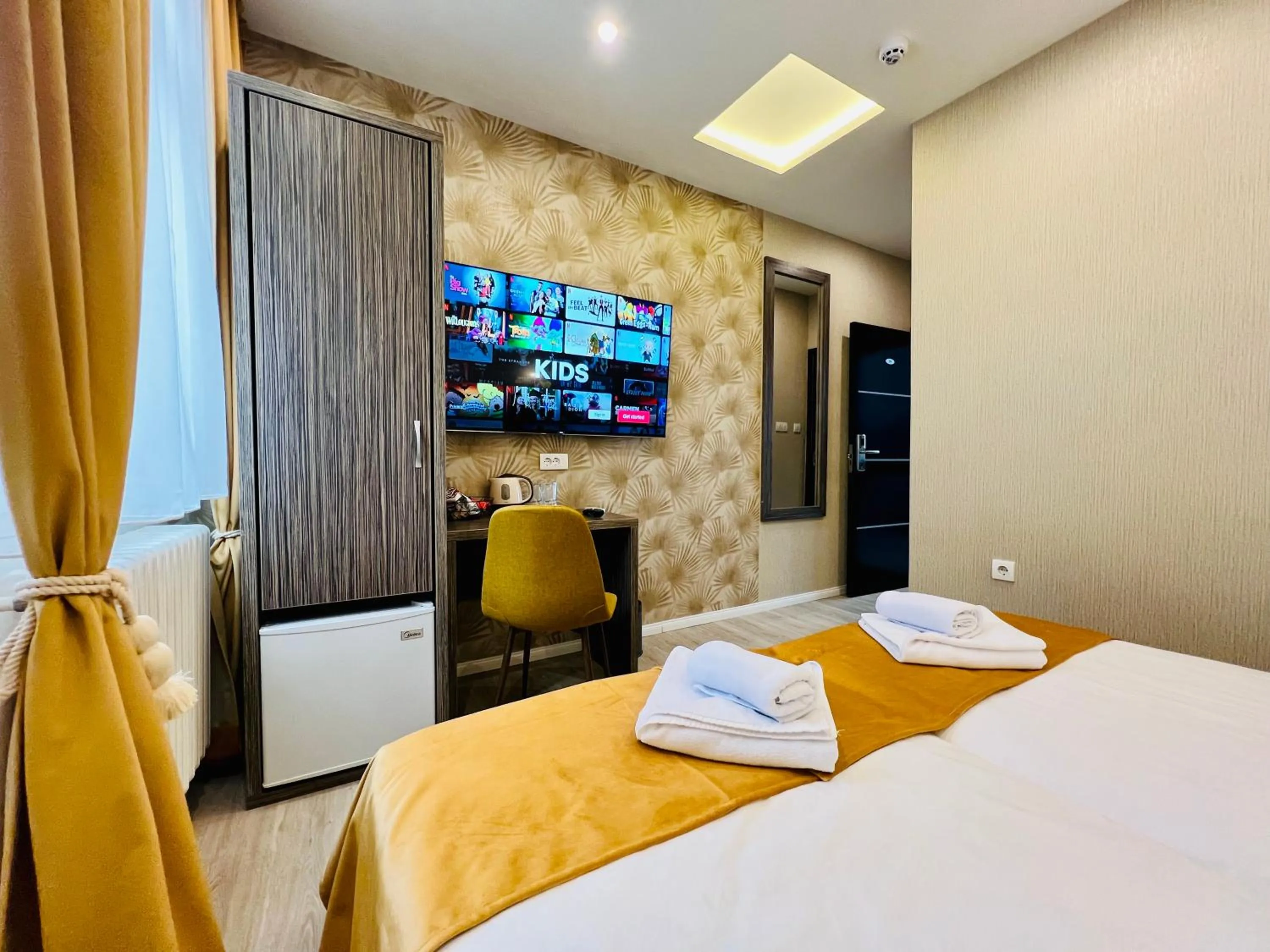 Bed in Side One Design Hotel Garni