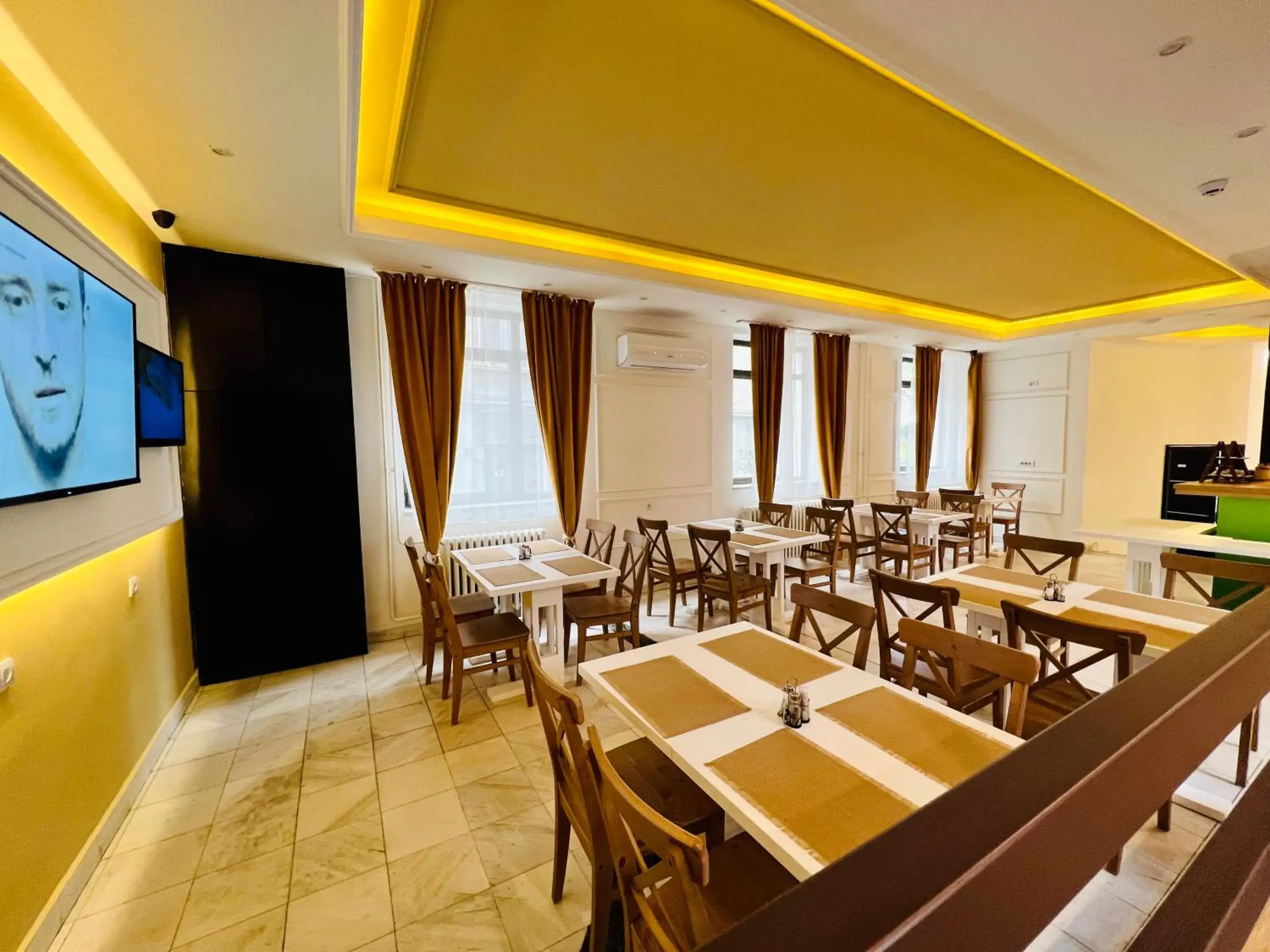 Restaurant/places to eat in Side One Design Hotel Garni Restaurant/places to eat in Side One Design Hotel Garni