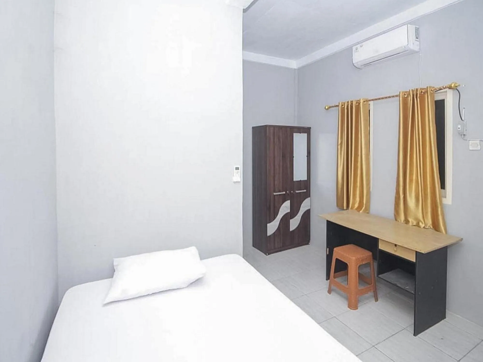 Photo of the whole room, Bed in Lidez Residence Bitung