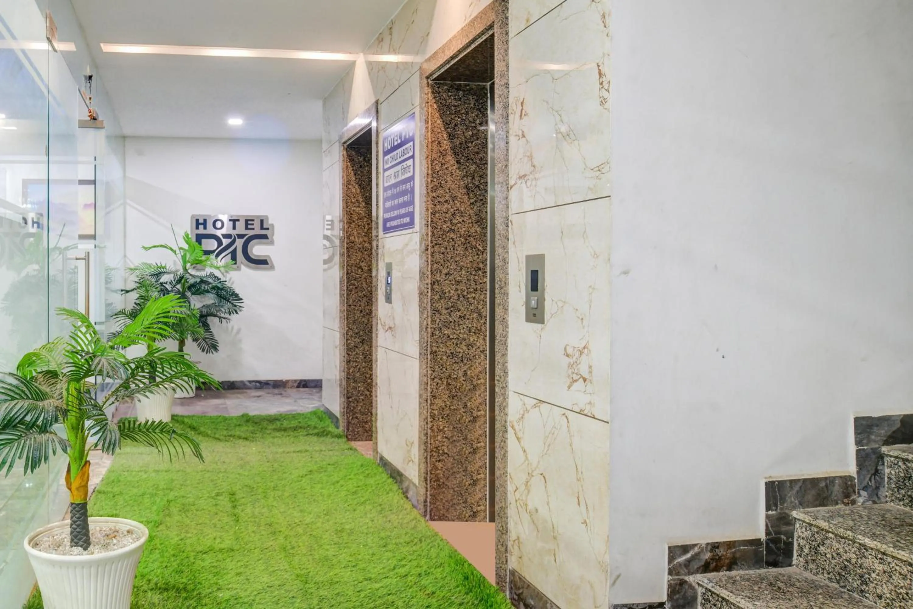 Lobby or reception in Townhouse Oak PTC Indore Junction