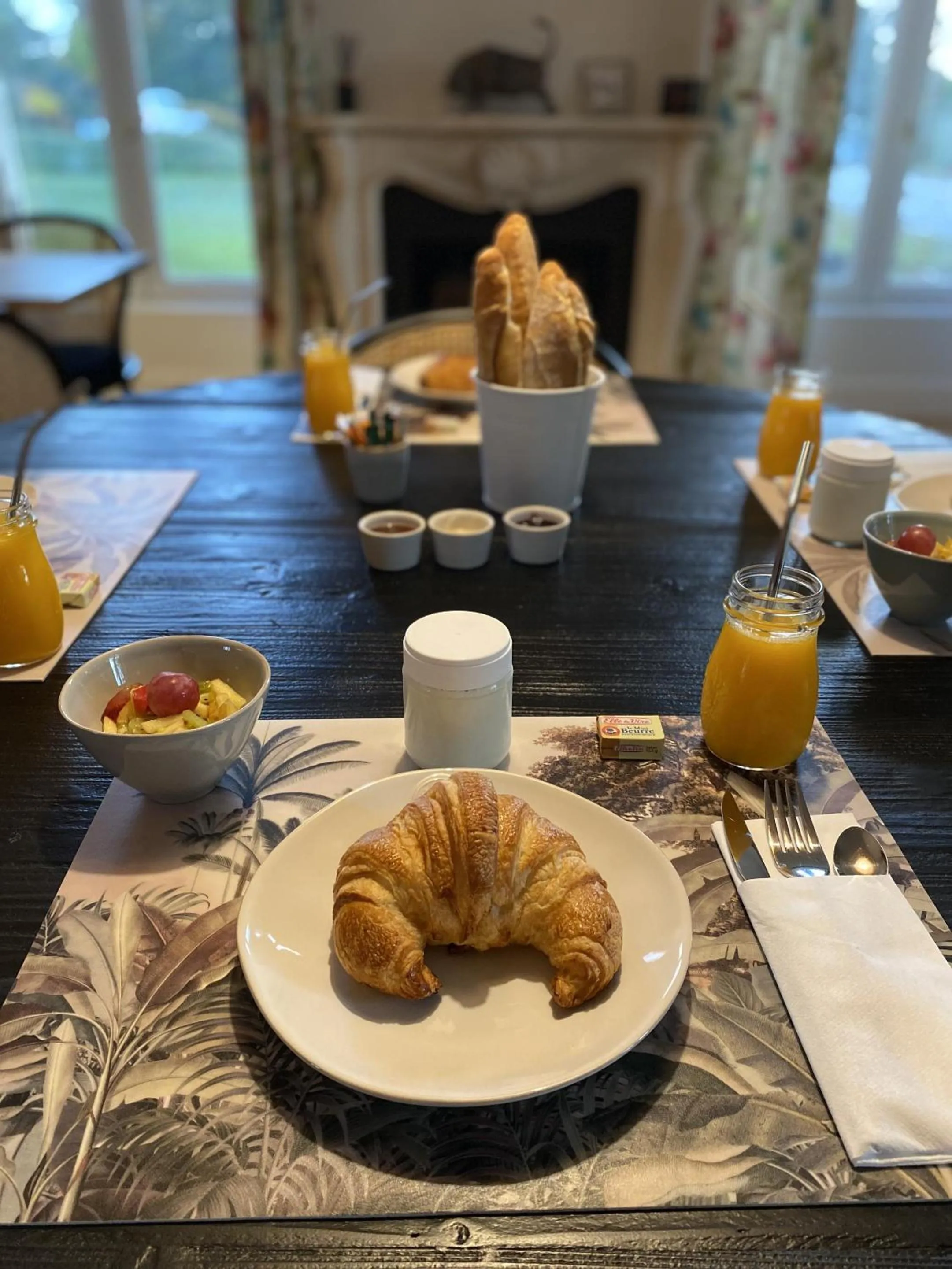 Breakfast in Château de Neyran chambre d'hôtes & Spa