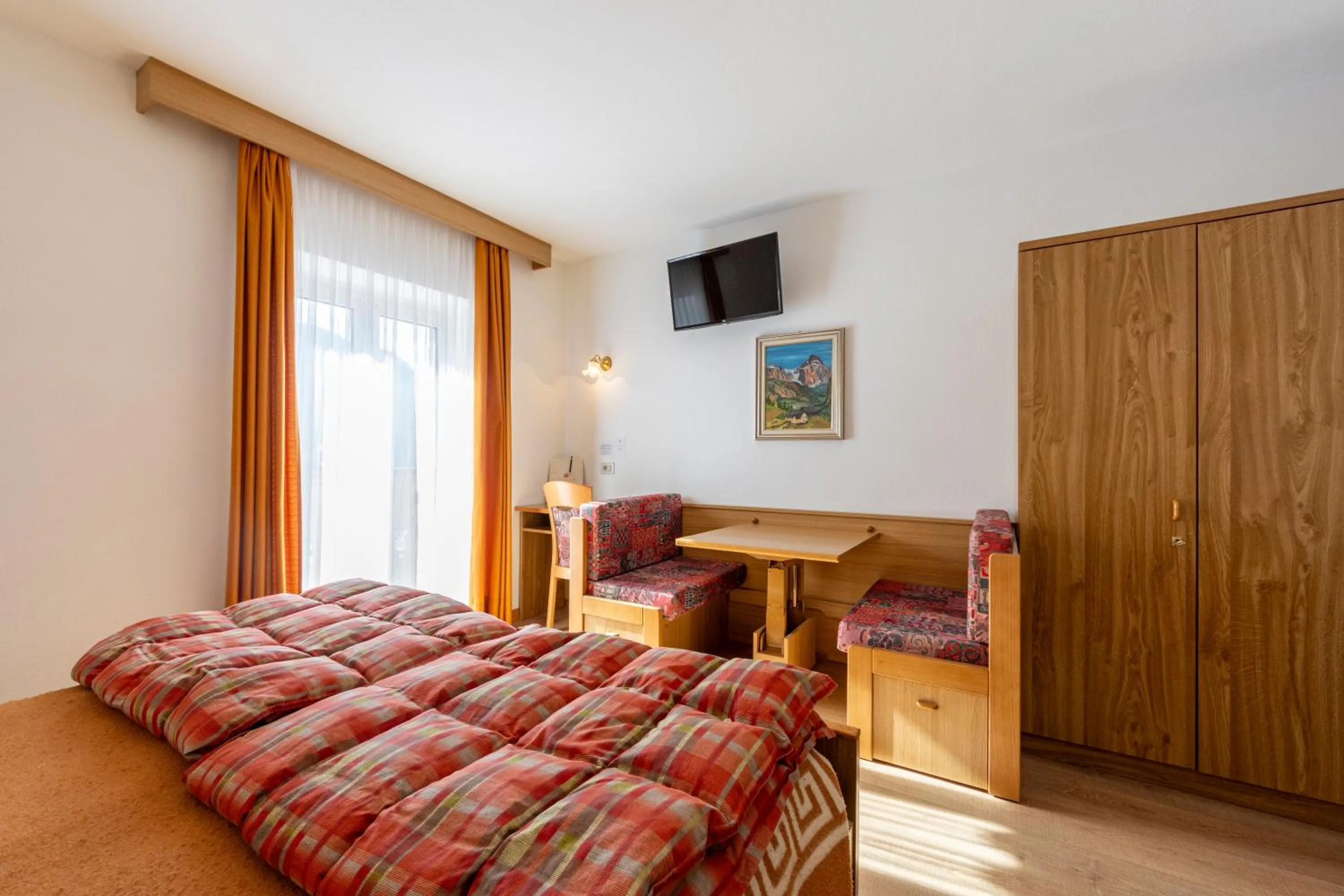 Bedroom, Bed in Hotel Cristallo