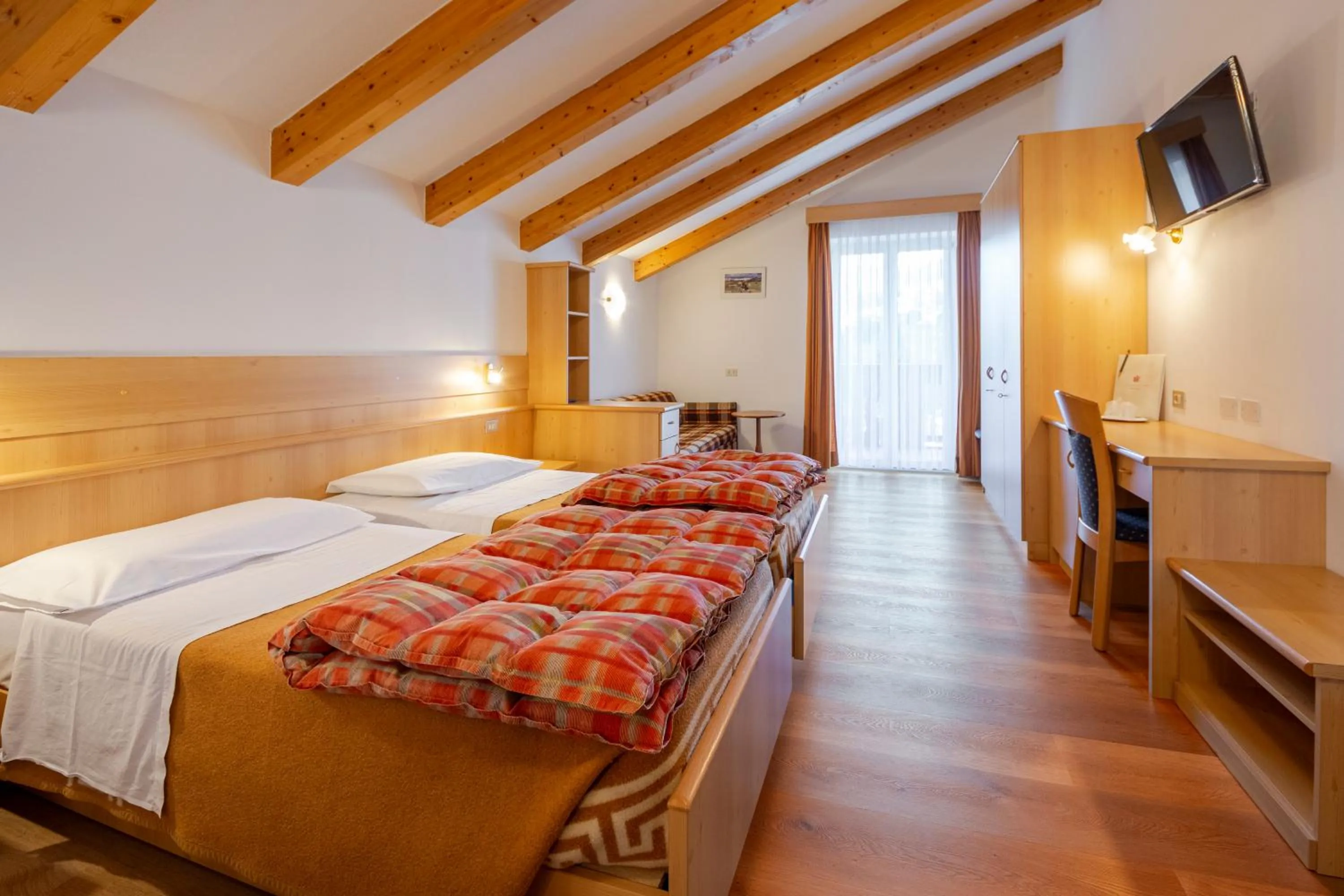 Bedroom, Bed in Hotel Cristallo