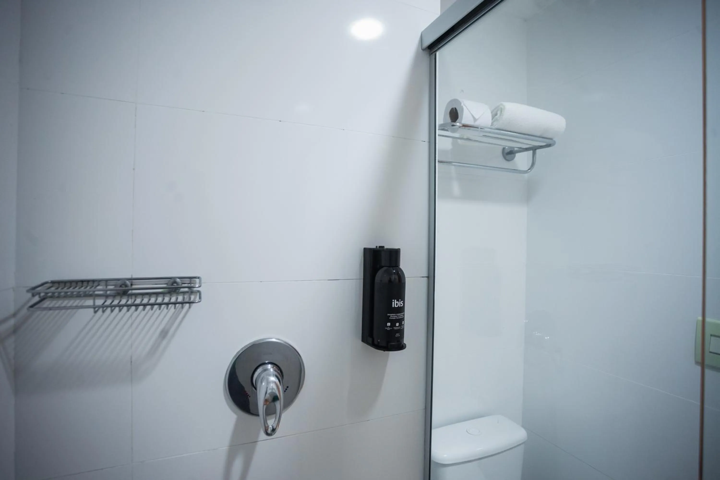 Shower in ibis Styles Belém do Pará