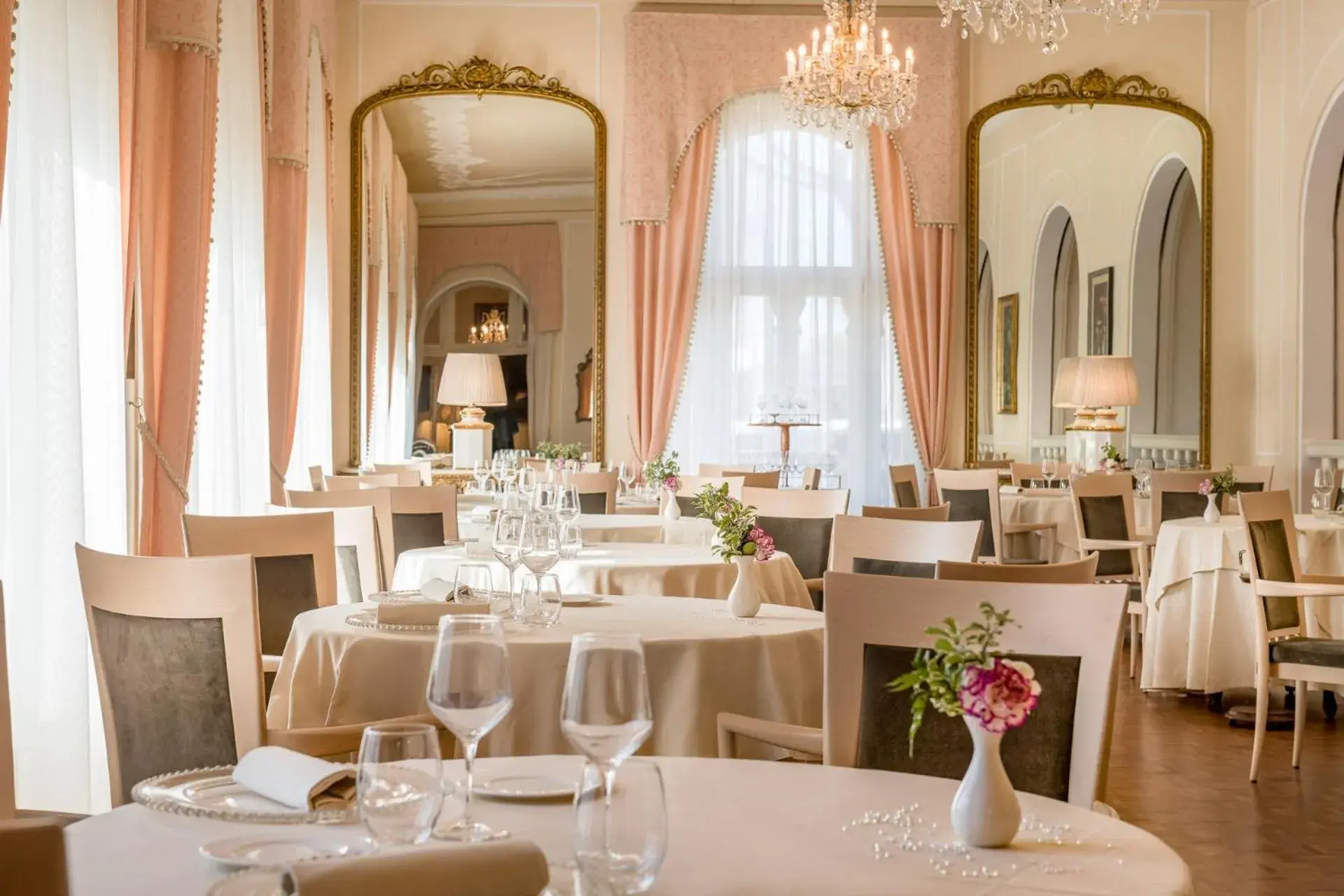 Restaurant/places to eat in Grand Hotel Rimini Restaurant/places to eat in Grand Hotel Rimini