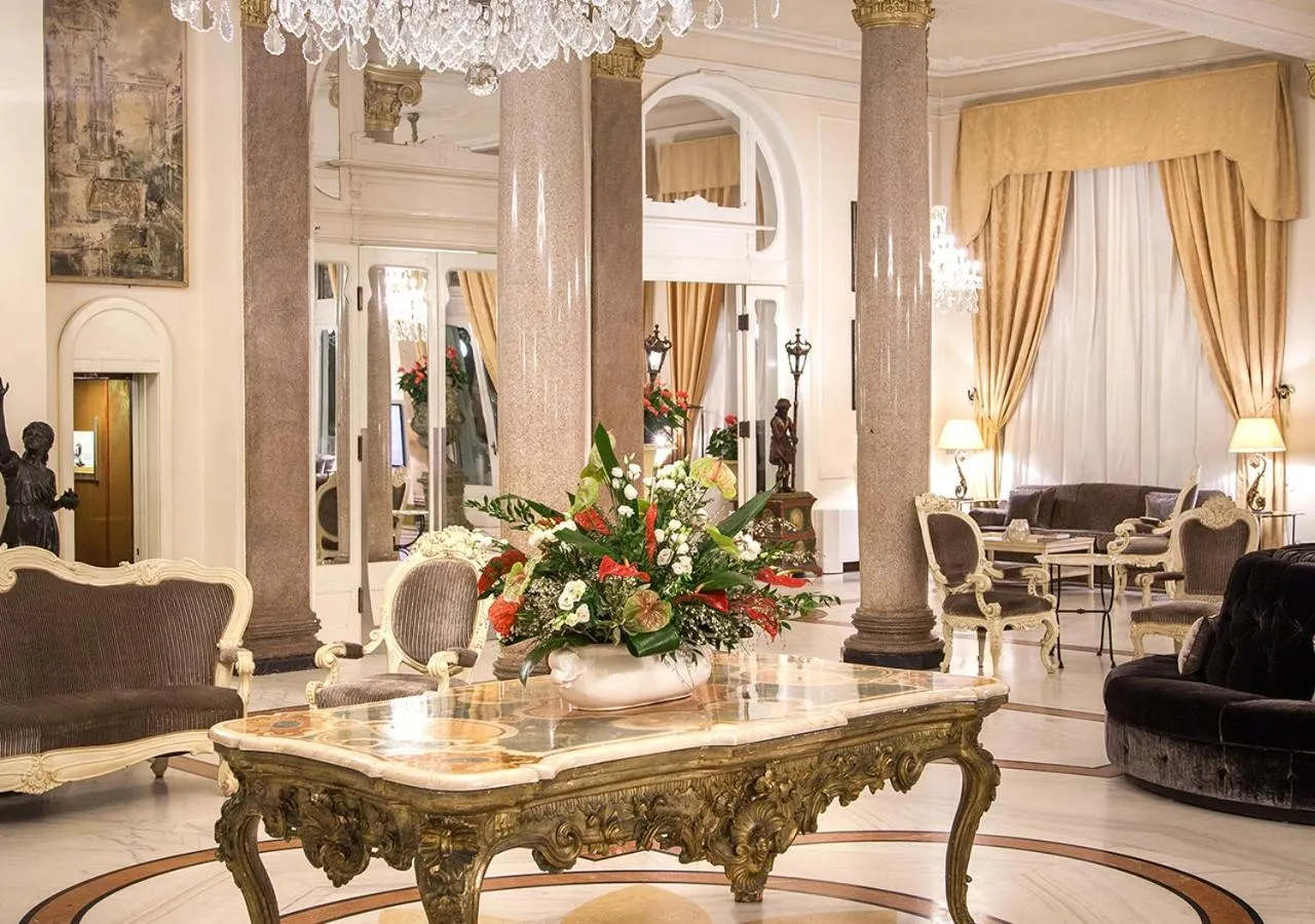 Communal lounge/ TV room in Grand Hotel Rimini