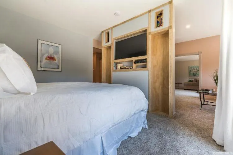 Bed in Spencertown Inn