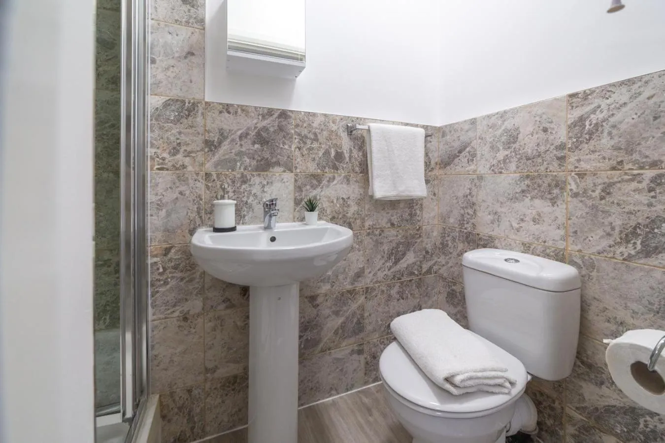Bathroom in Diana Hotel Near Wembley Self Serviced Apartments