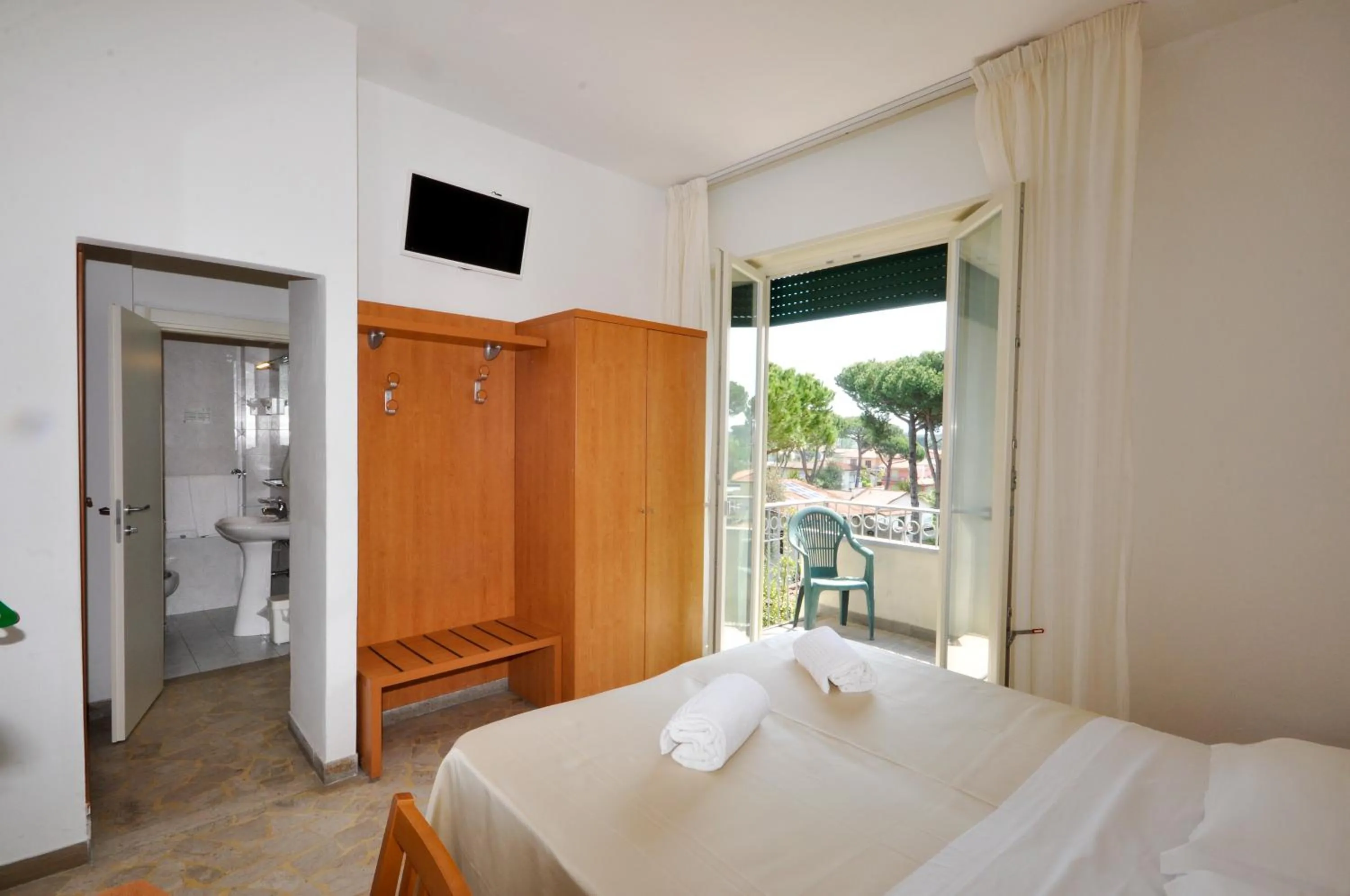 Bed in Hotel Airone