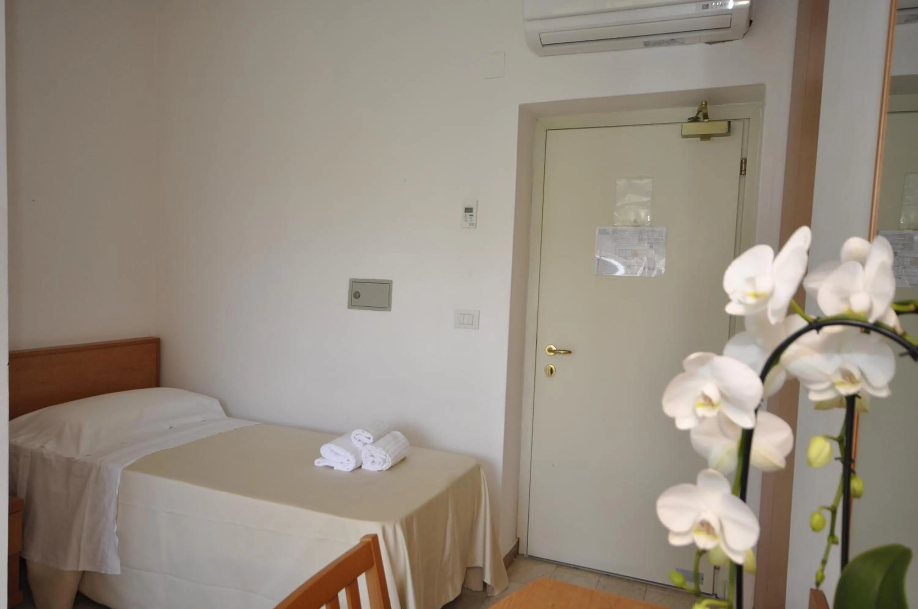Bedroom, Bed in Hotel Airone