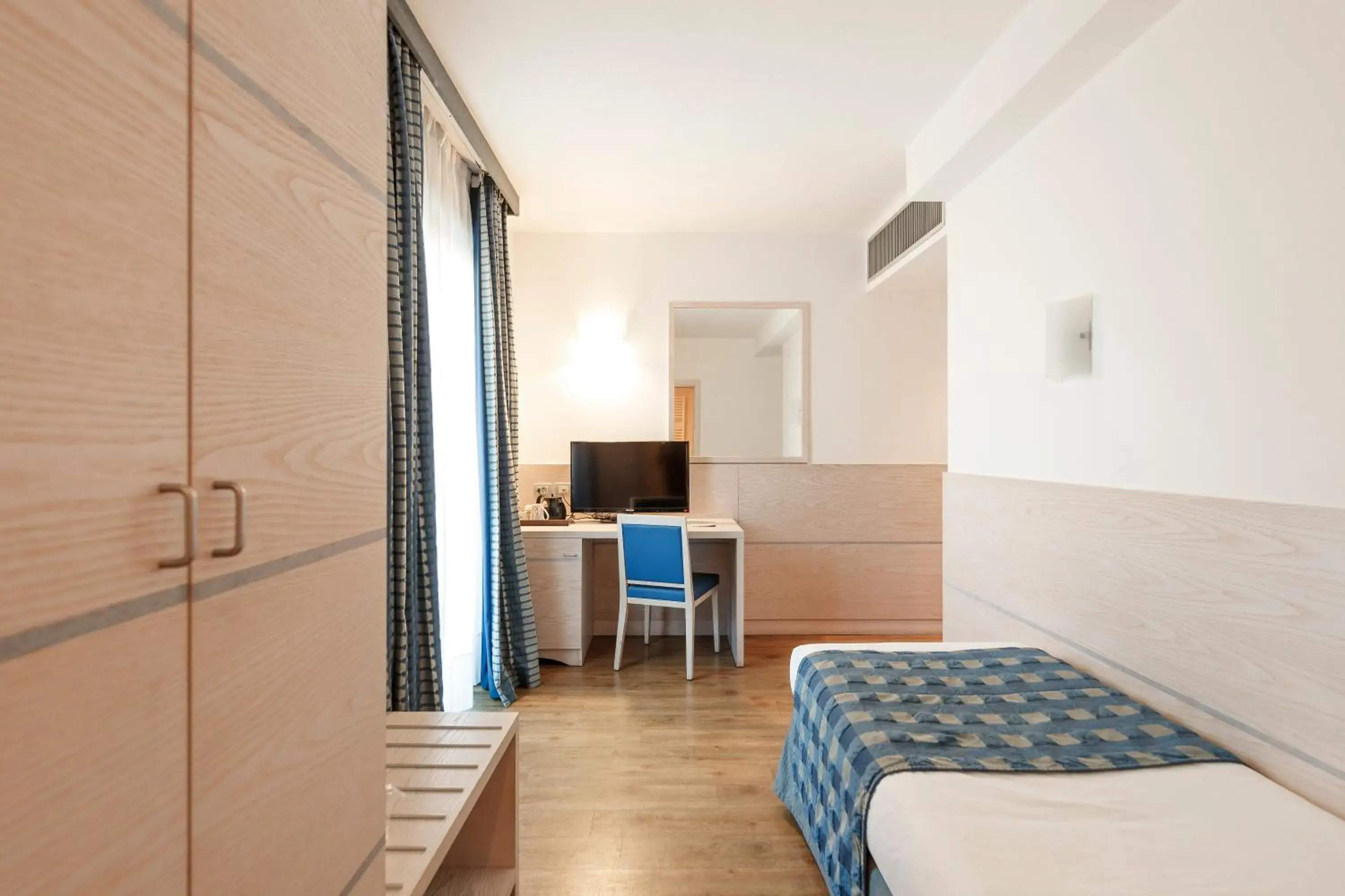 Photo of the whole room, Bed in Caravel Bike Hotel Photo of the whole room, Bed in Caravel Bike Hotel